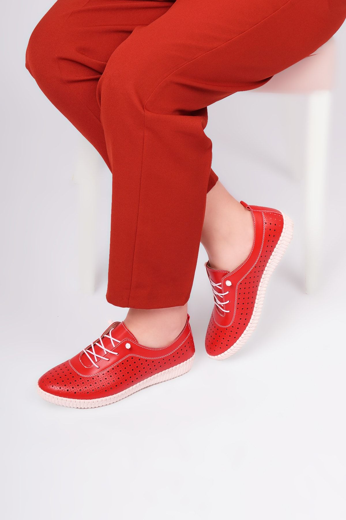 Hoba Kadın Kırmızı Ortopedik Delikli Ipli Içi Deri Alçak Topuk Günlük Rahat Ayakkabı