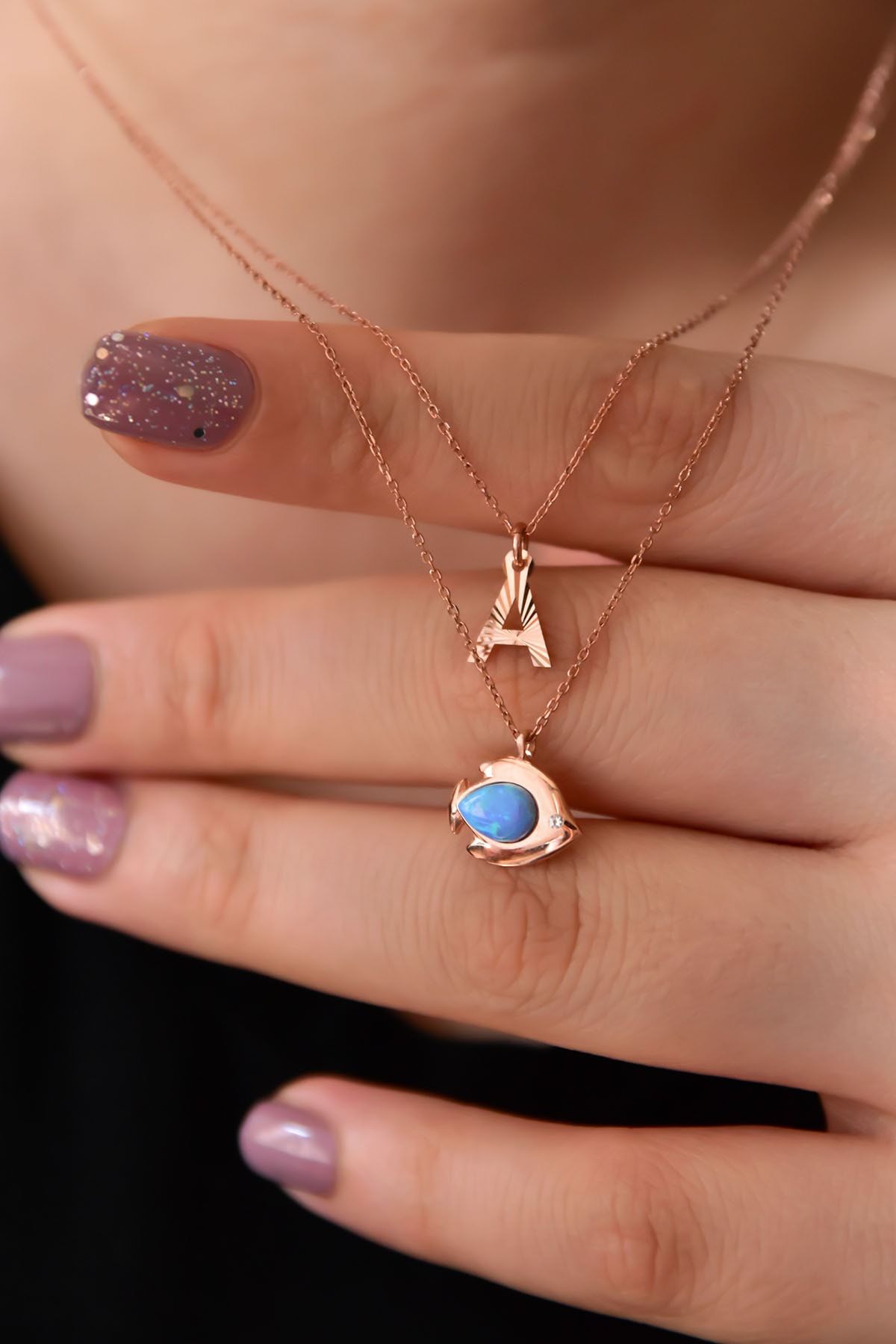 Elika Silver Kadın Rose Kaplama Harf ve Opal Taşlı Balık Asansör 925 Ayar Gümüş Kolye