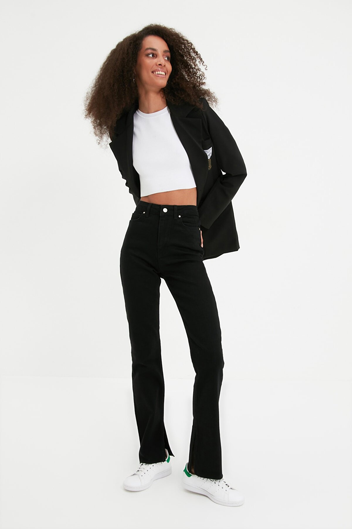TRENDYOLMİLLA Siyah Yırtmaçlı Yüksek Bel Slim Flare Jeans TWOAW22JE0382