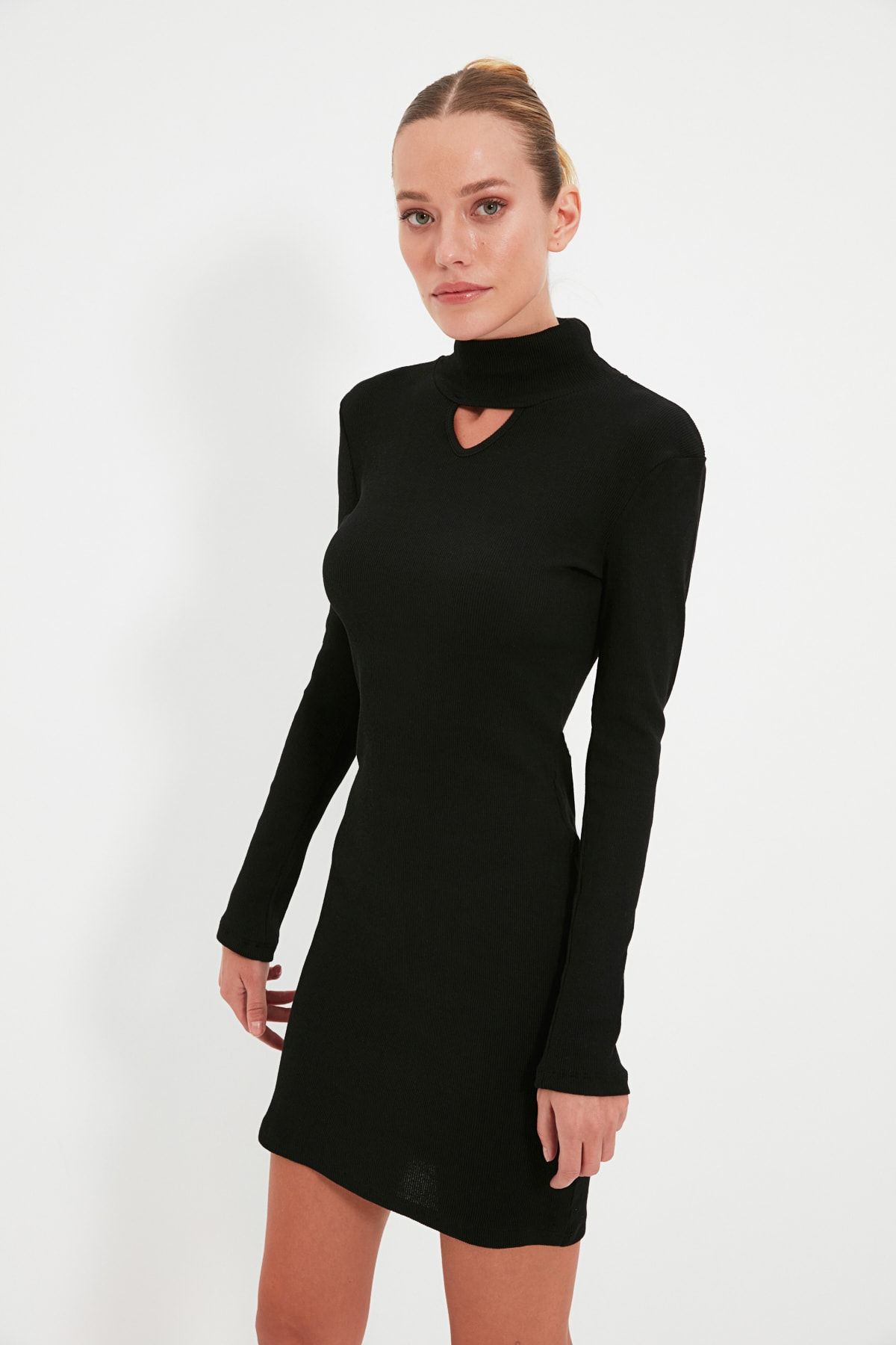 TRENDYOLMİLLA Siyah Recycle Bodycon Mini Fitilli Örme Elbise TWOAW22EL2014