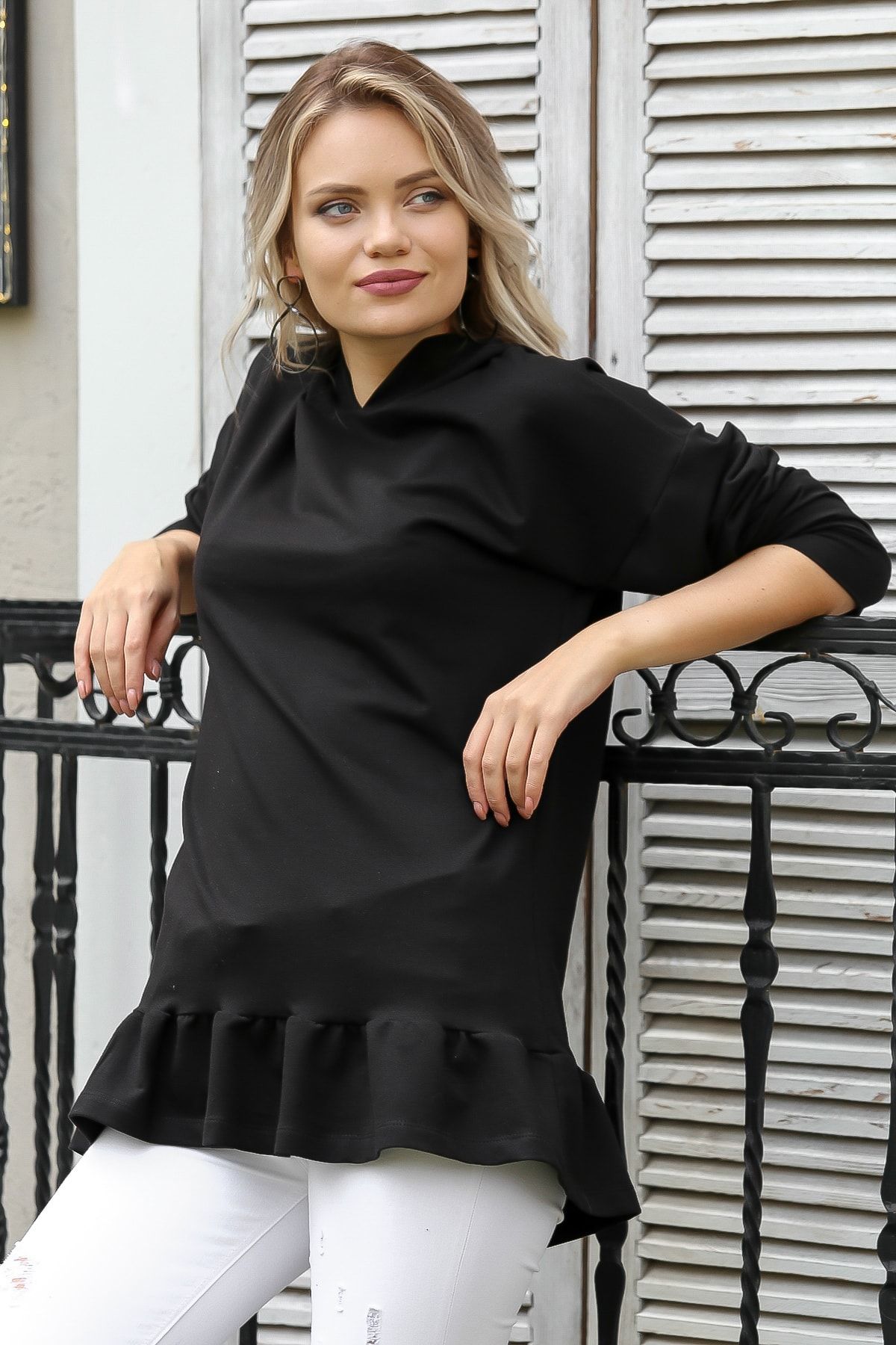 Chiccy Kadın Siyah Vintage Kapüşonlu Etek Ucu Fırfır Detaylı Tunik Sweat M10010700SW99259
