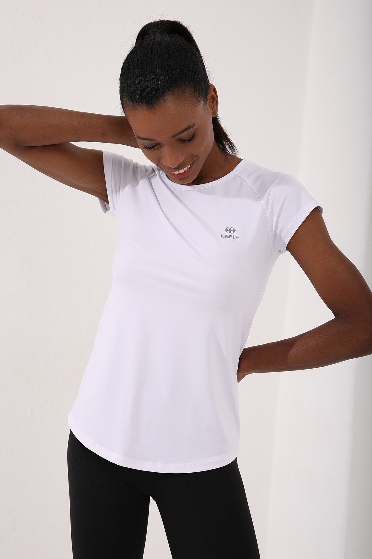 TOMMY LIFE Beyaz Kadın Sırt Pencereli Kısa Kol Standart Kalıp O Yaka T-shirt - 97101