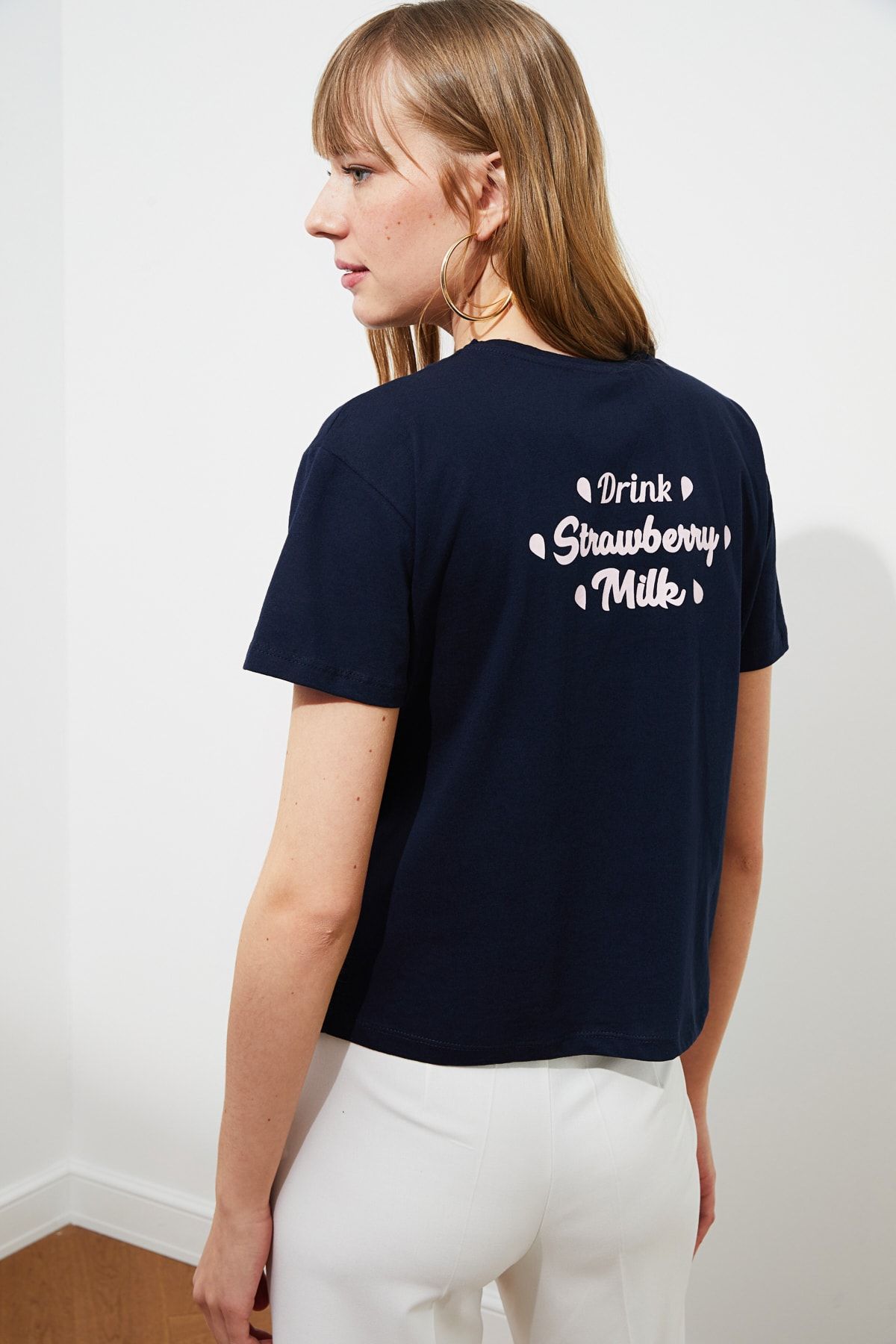 TRENDYOLMİLLA Lacivert Baskılı Semifitted Örme T-Shirt TWOSS21TS2190