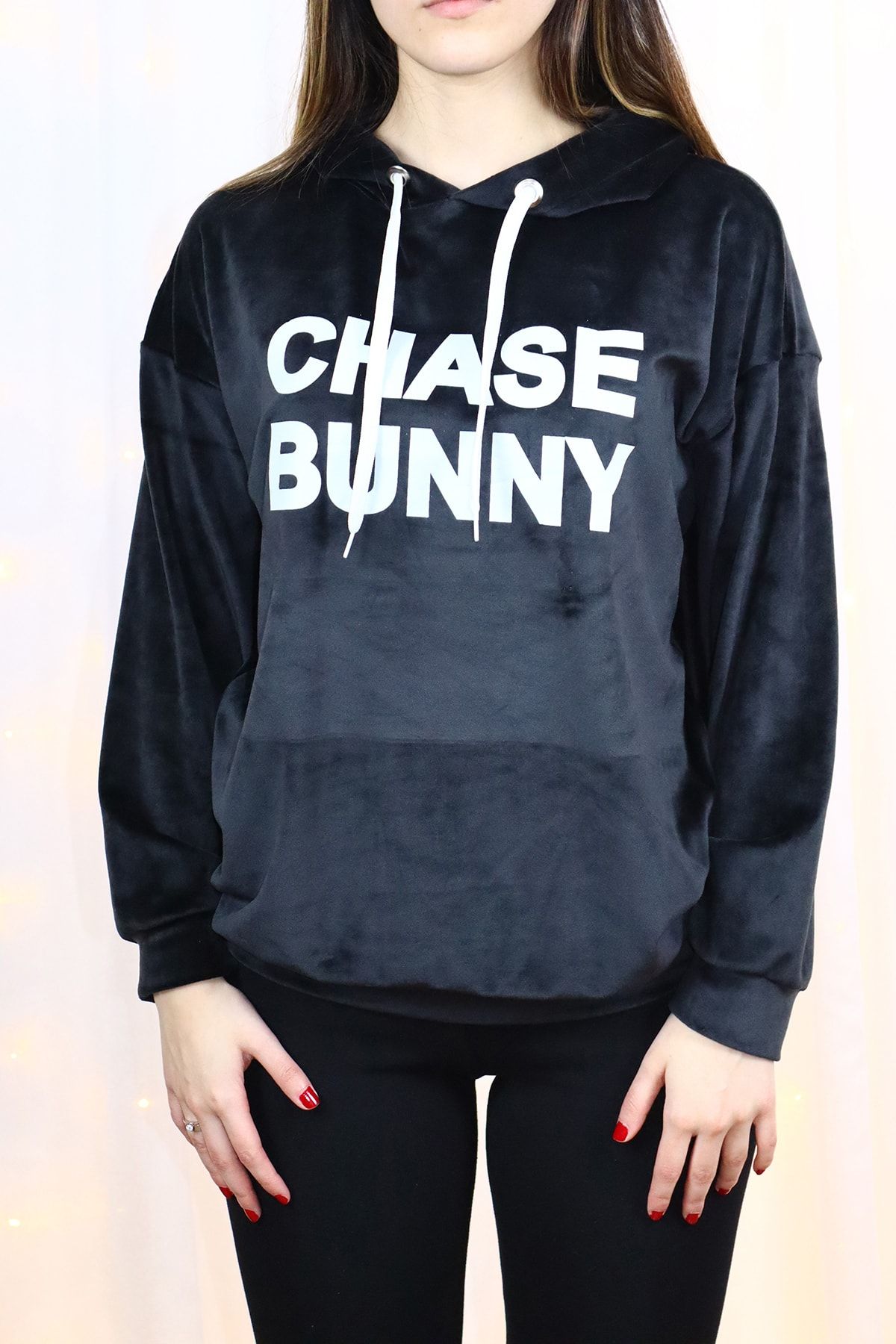 NUR EXCLUSIVE Chase Bunny Yazı Detaylı Kadife Kapüşonlu Sweatshırt