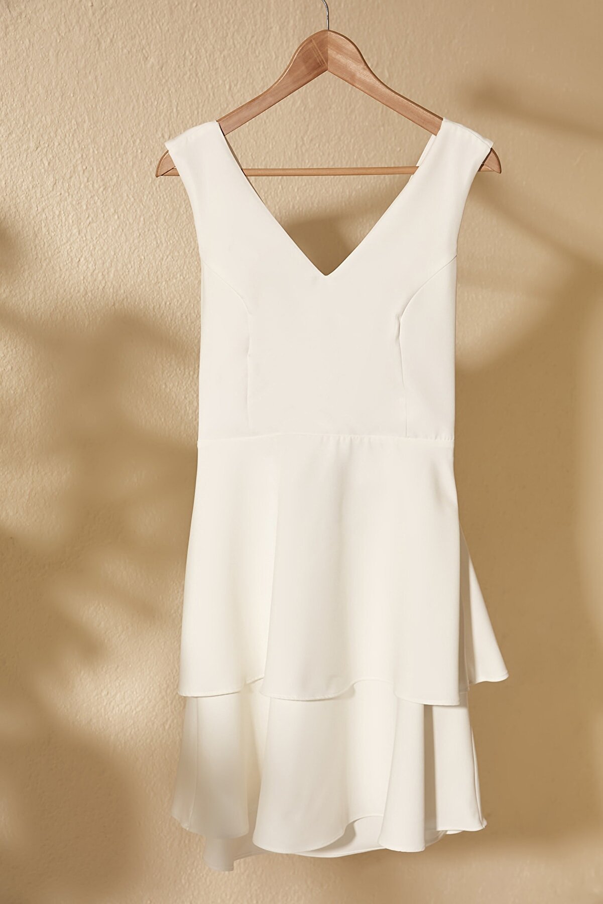 TRENDYOLMİLLA Beyaz Sırt Detaylı Elbise TWOSS20EL1596