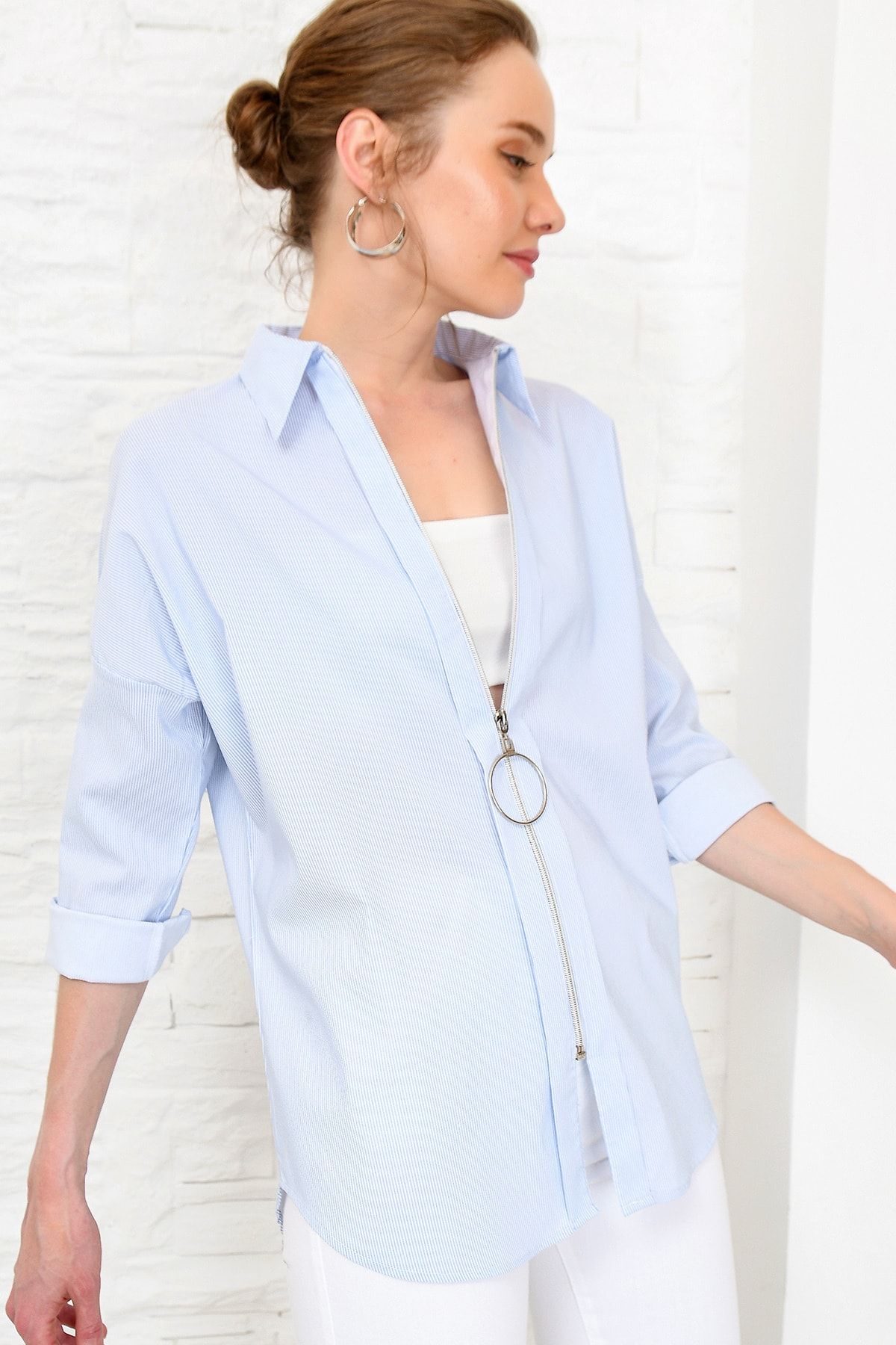 Trend Alaçatı Stili Kadın Mavi Çizgili Fermuarlı Dokuma Gömlek DNZ-3173