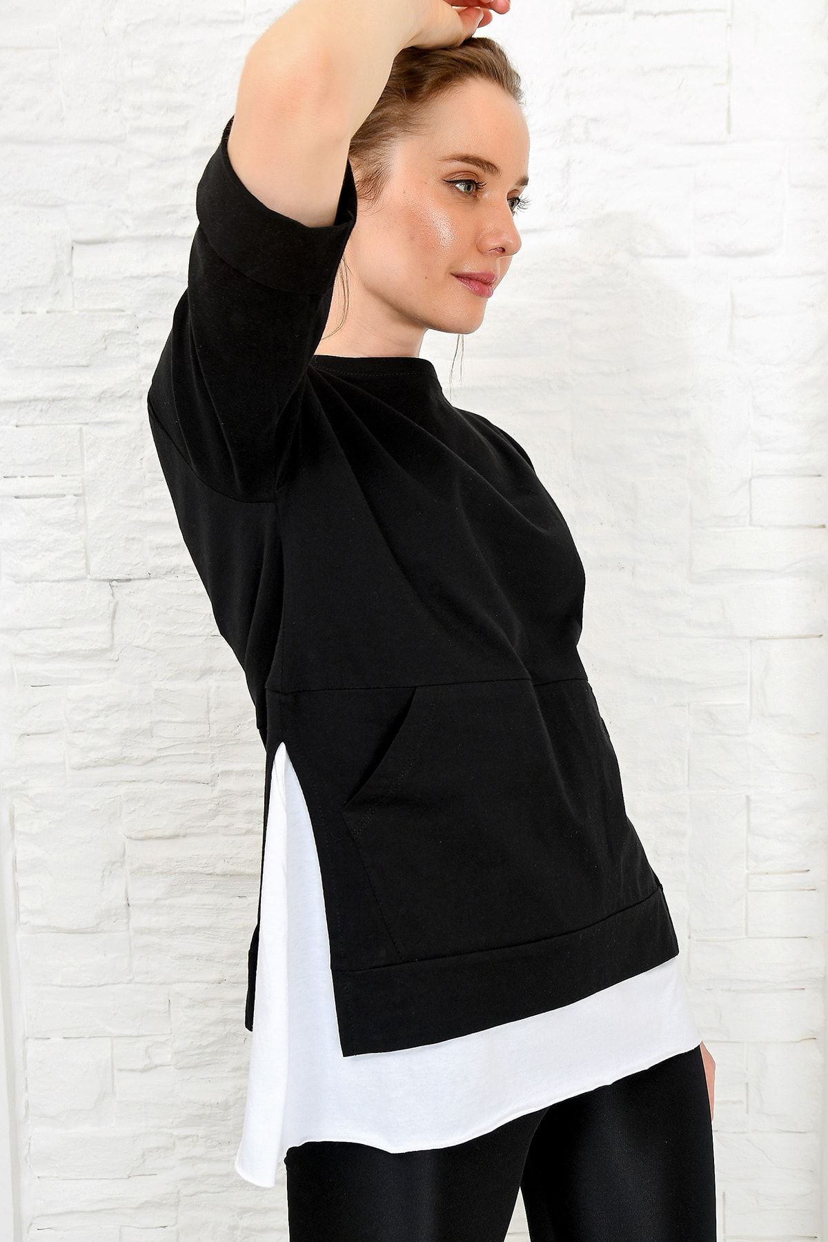 Trend Alaçatı Stili Kadın Siyah Kanguru Cepli Yanı Yırtmaçlı T-Shırt ALC-X4112