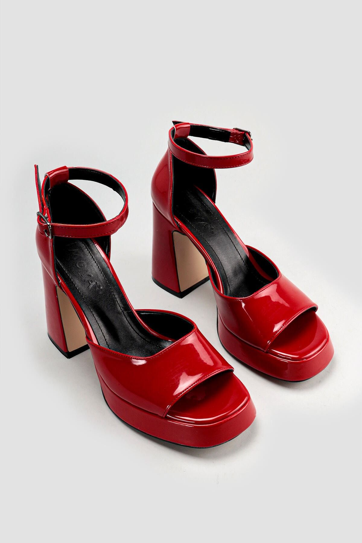 Limoya Kadın Kırmızı Rugan Topuklu Ayakkabı