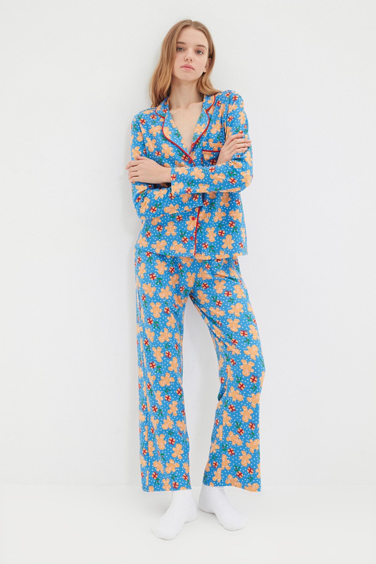 TRENDYOLMİLLA Mavi %100 Pamuk Yılbaşı Temalı Örme Pijama Takımı THMAW22PT1204