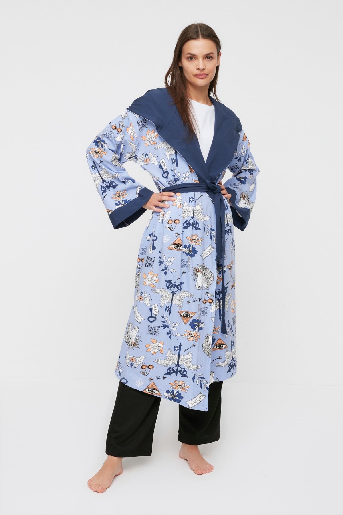TRENDYOLMİLLA Çok Renkli Kapüşonlu Örme Kimono&Kaftan THMAW22PT0786