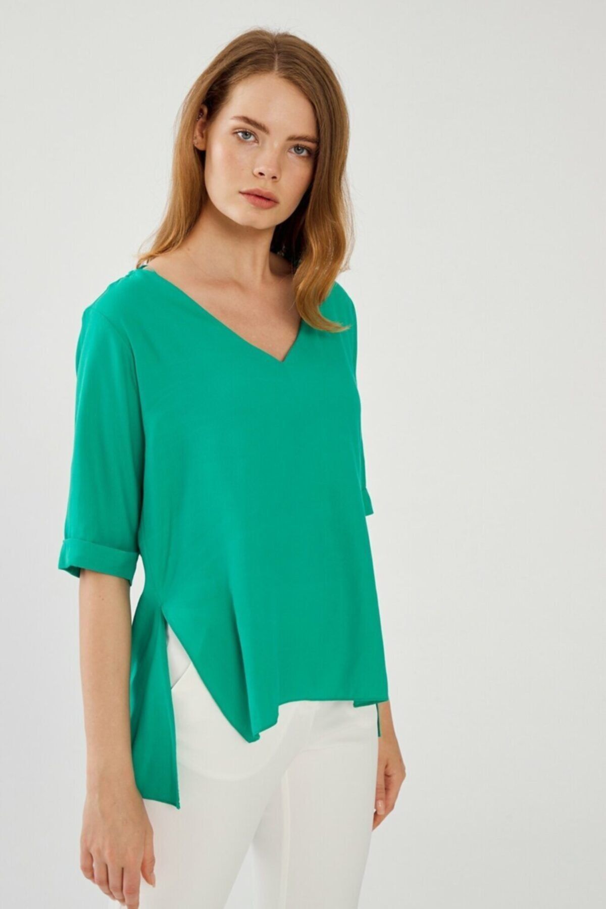 adL Kadın Yeşil Önü Yırtmaçlı V Yaka Bluz