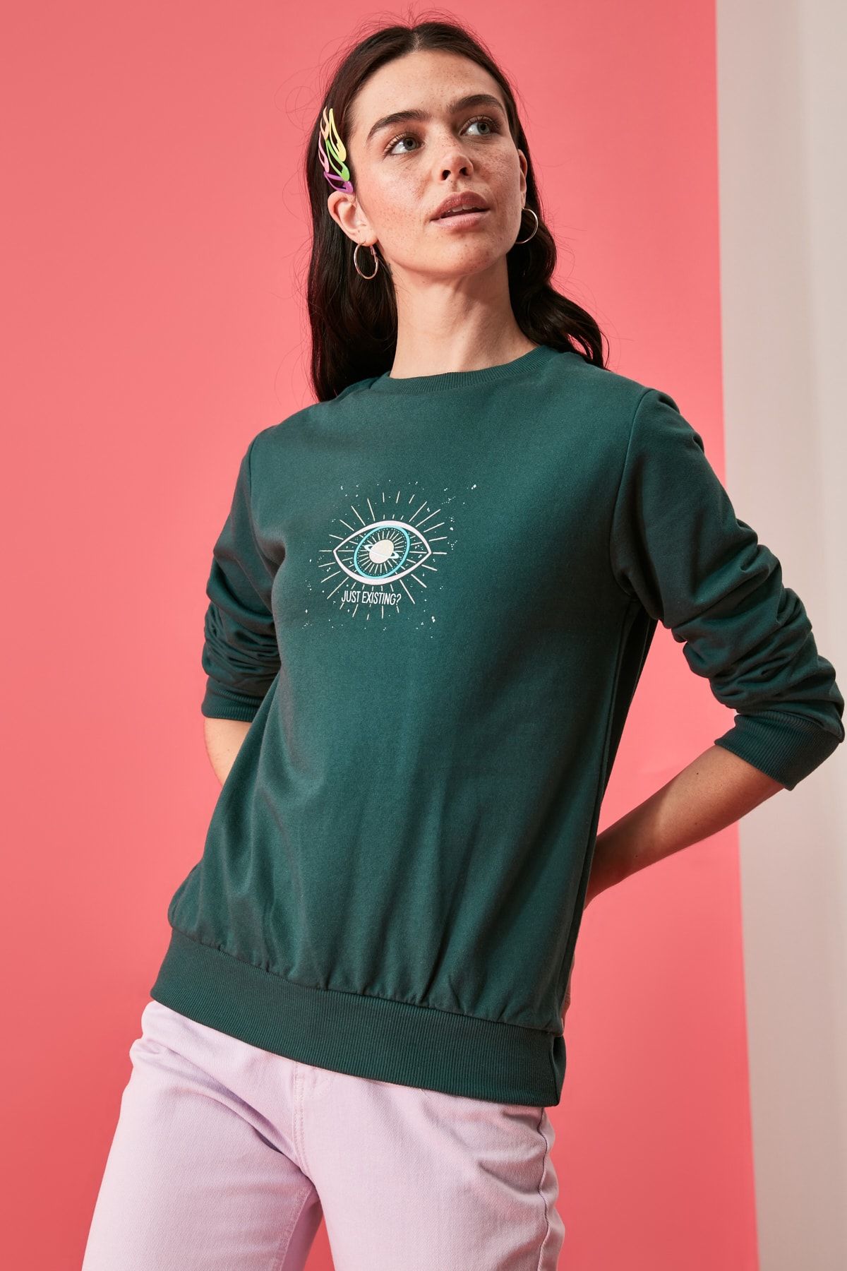 TRENDYOLMİLLA Zümrüt Yeşili Baskılı Basic Örme Sweatshirt TWOAW21SW1773
