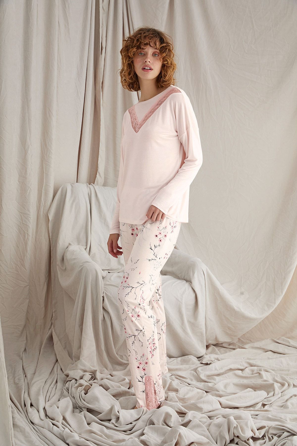 Sevim Kadın Viskon Dantel Detaylı Uzun Kol Pijama Takımı