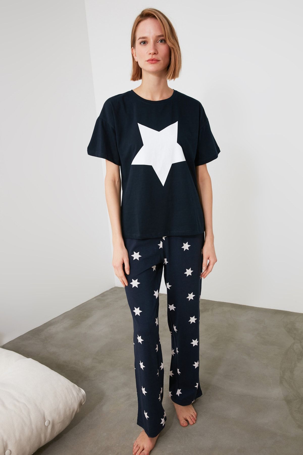 TRENDYOLMİLLA Lacivert Yıldız Baskılı Örme Pijama Takımı THMAW21PT0160