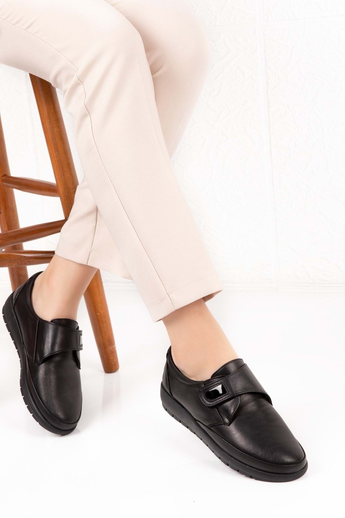 Gondol Kadın Siyah  Deri Ortopedik Taban Günlük Ayakkabı