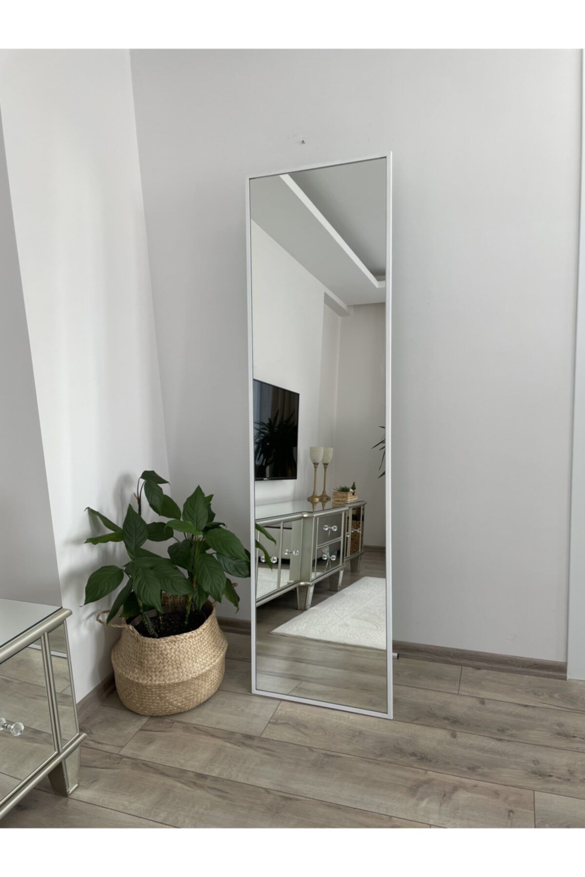 EFFE YAPI DEKOR Beyaz Metal Çerçeveli Ayaklı 180x50 Boy Aynası