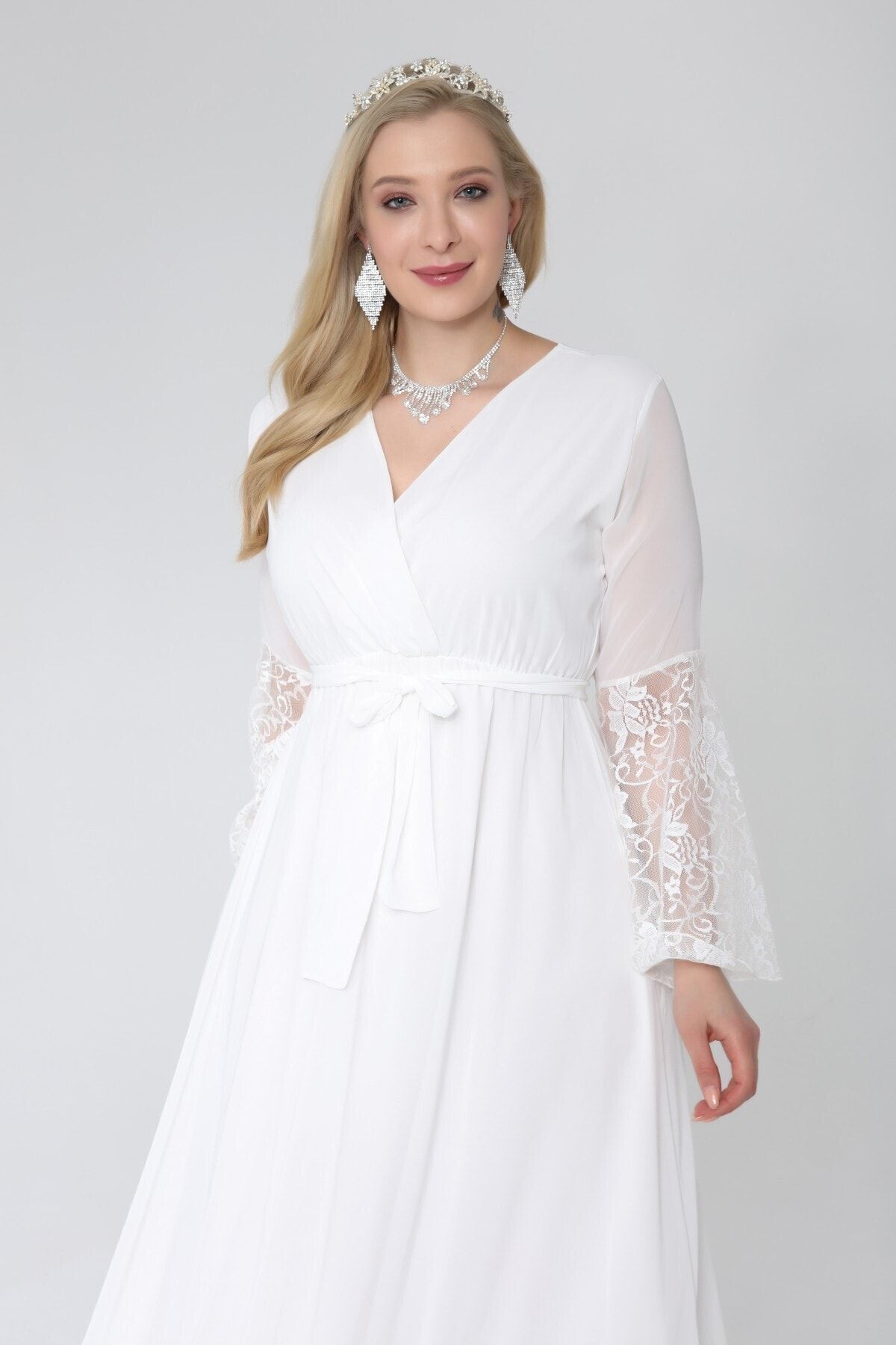 Angelino Kadın Beyaz Kolları Dantelli Volanlı Şifon Abiye Elbise PNR5275
