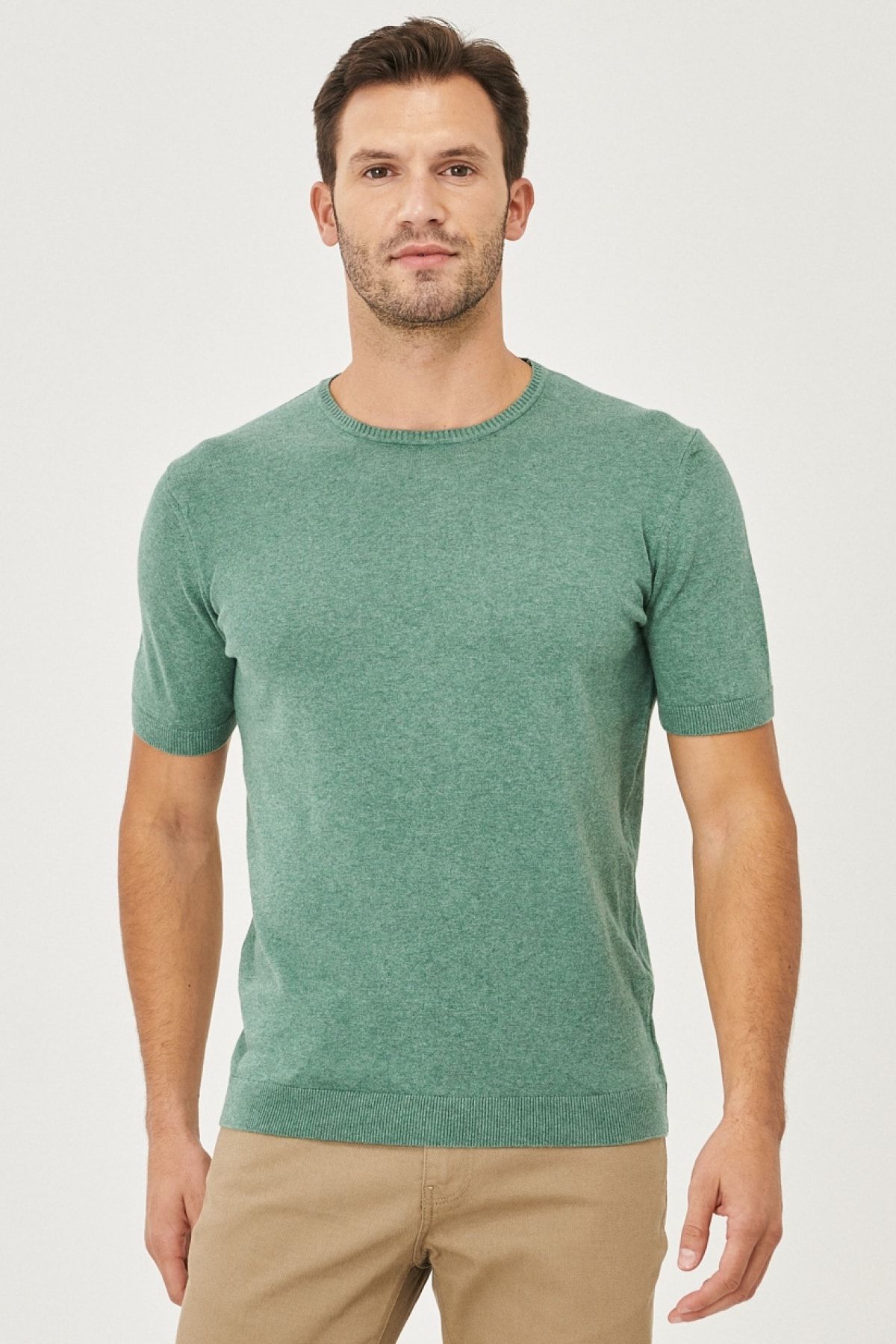 Altınyıldız Classics Erkek Yeşil 360 Derece Her Yöne Esneyen Slim Fit Dar Kesim %100 Pamuk Triko Tişört