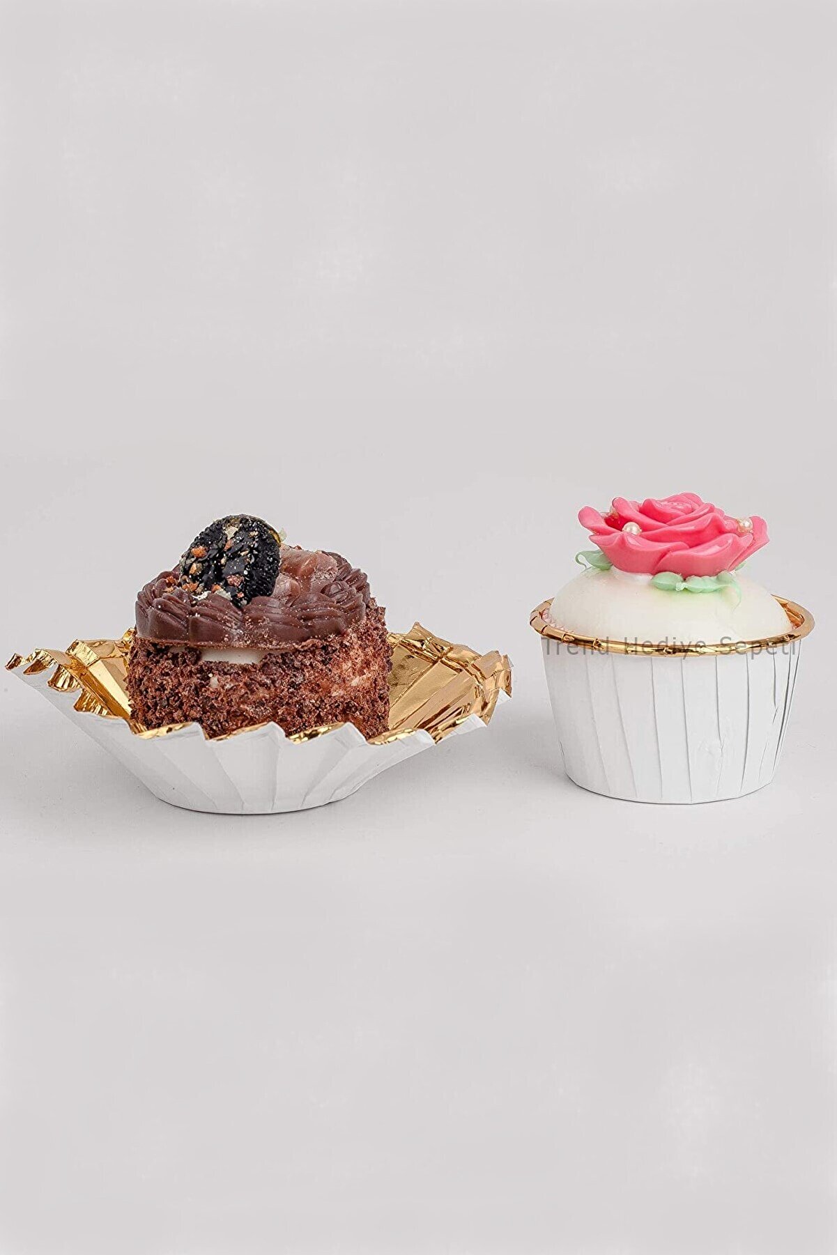 Trend Hediye Sepeti Beyaz Gold Muffin Kek Kapsülü Cupcake Kalıbı 25'li