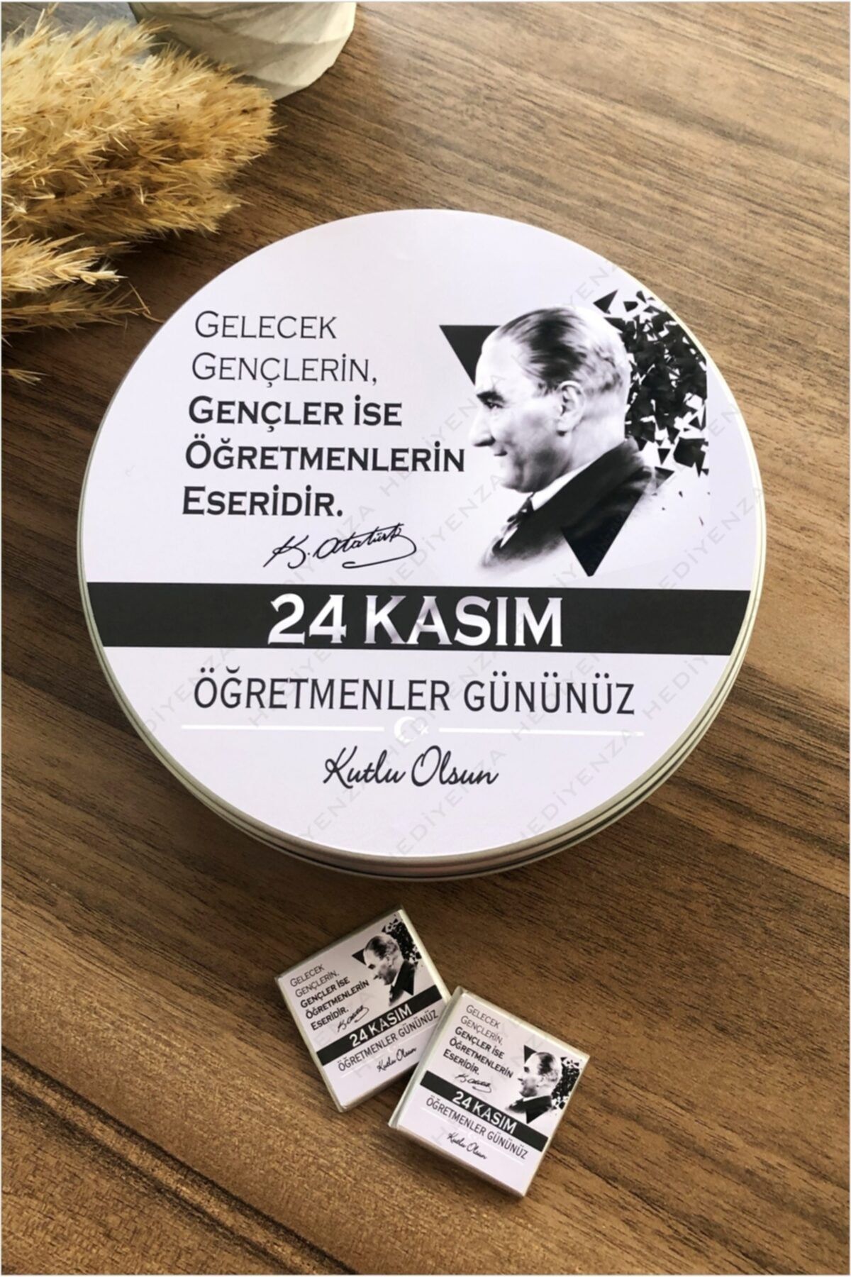 Hediyenza 24 Kasım Öğretmenler Günü Atatürk Özel Hediye Metal Kutuda Çikolata - 40 Adet