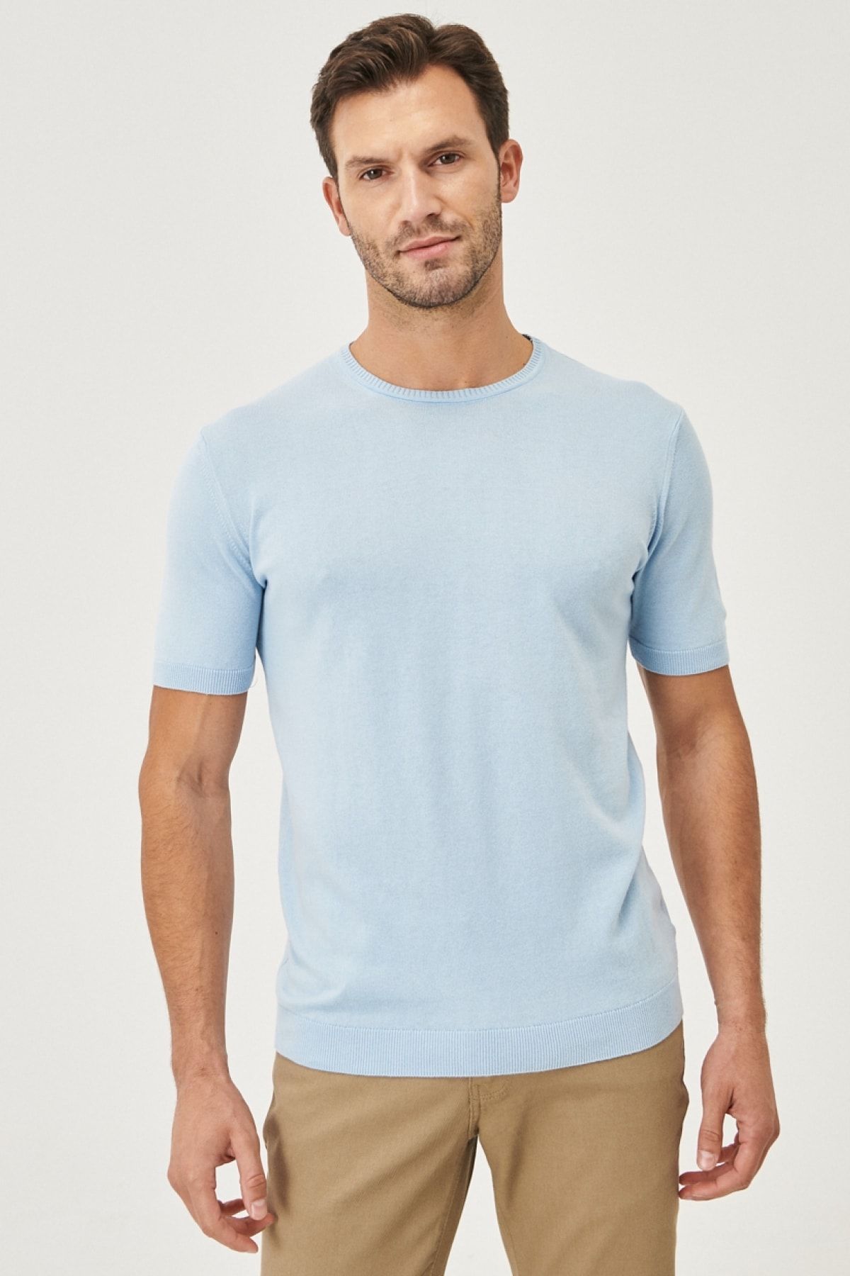 Altınyıldız Classics Erkek Mavi 360 Derece Her Yöne Esneyen Slim Fit Dar Kesim %100 Pamuk Triko Tişört