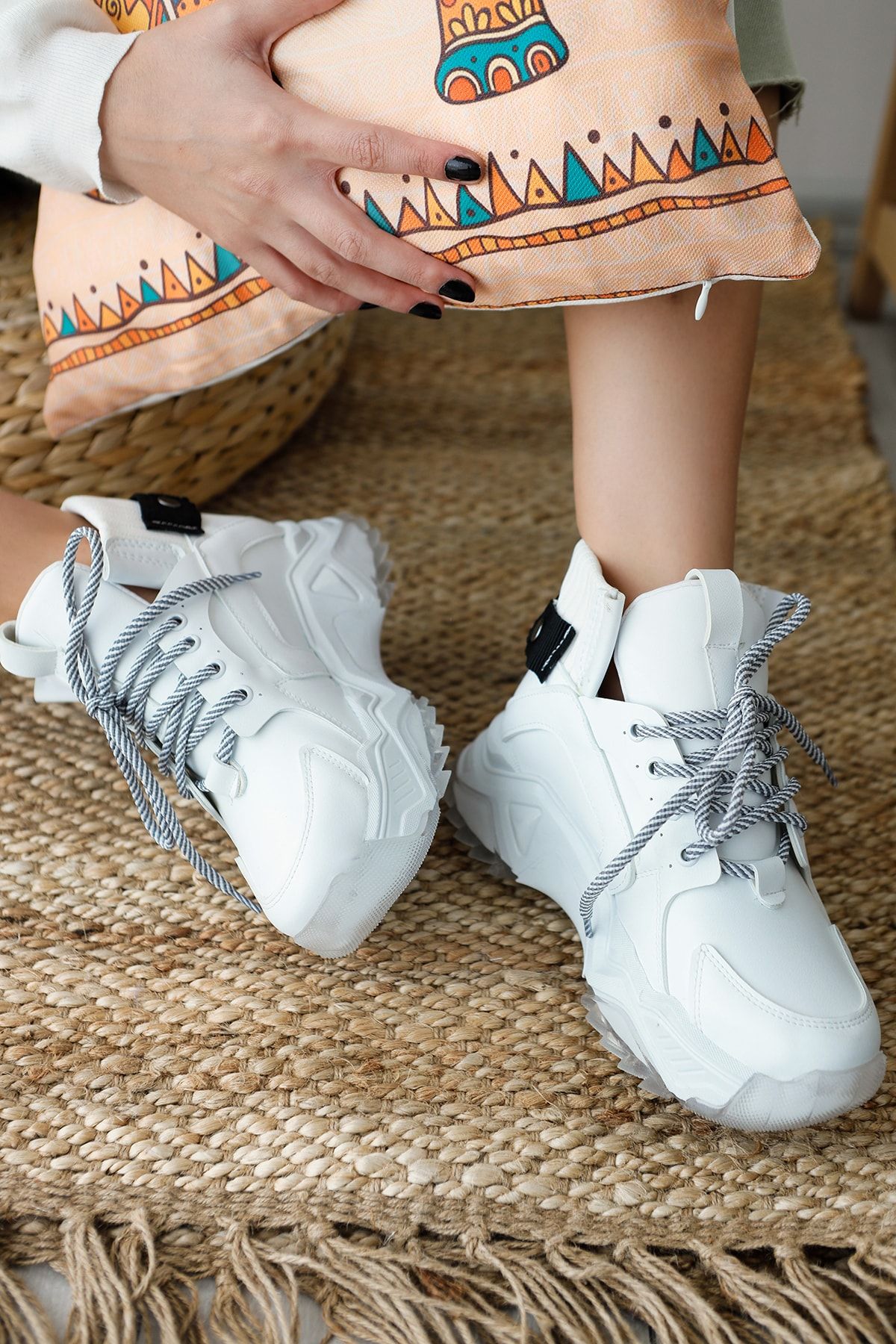 Limoya Venus Beyaz Kalın Tabanlı Bağcıklı Fermuarlı Spor Sneakers