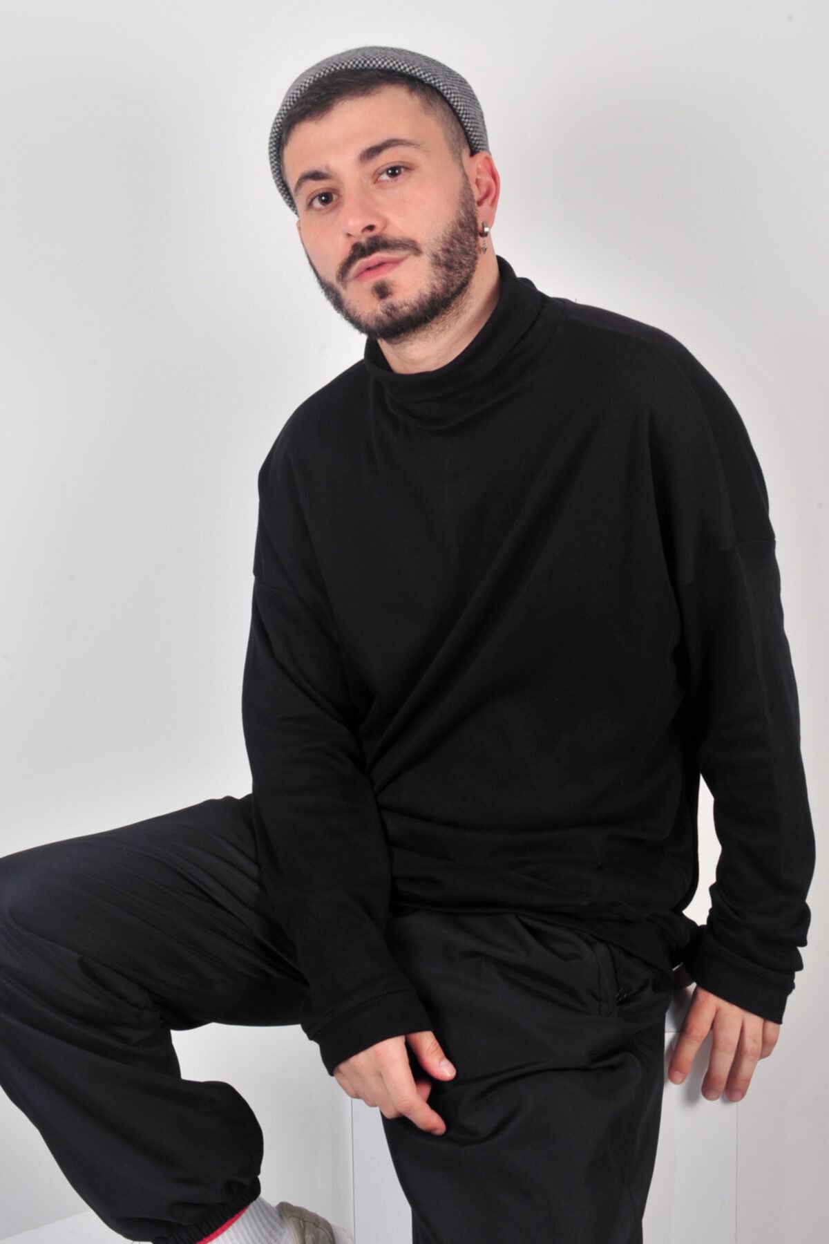 Vatkalimon Siyah Düz Renk Boğazlı Oversize Sweatshirt