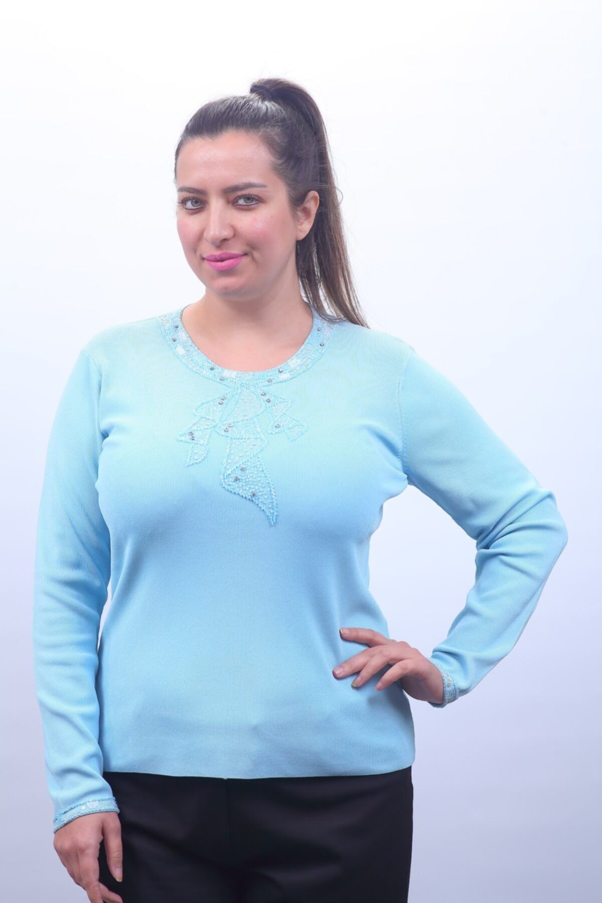 Sude Kadın Ithal Swarovski Taş Ve Boncuk Işlemel Mavi Uzun Kol Triko Bluz 2600