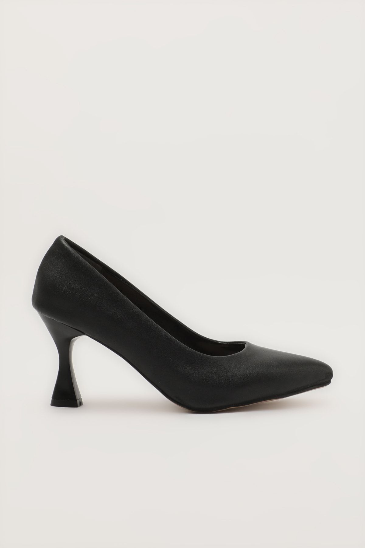 Hotiç Siyah Kadın Klasik Topuklu Ayakkabı 01AYH228270A100