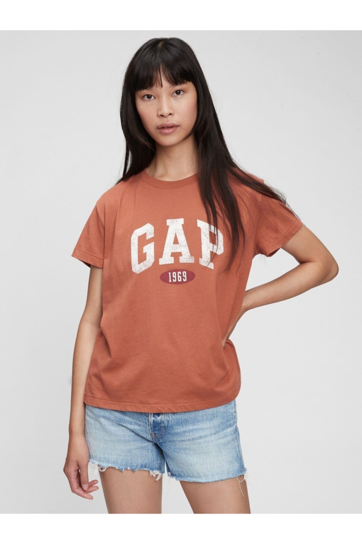GAP Kadın Kahverengi Logo T-shirt