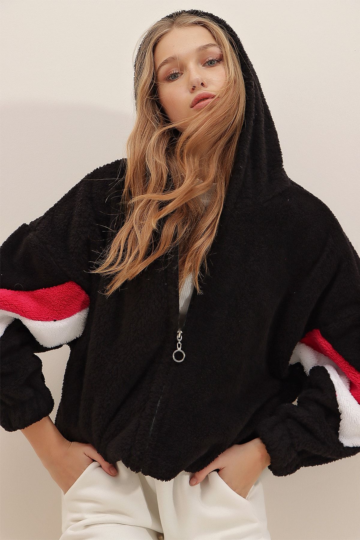 Trend Alaçatı Stili Kadın Siyah Fuşya Kapüşonlu Fermuarlı Kolları Renk Bloklu Oversize Peluş Sweatshirt ALC-547-001