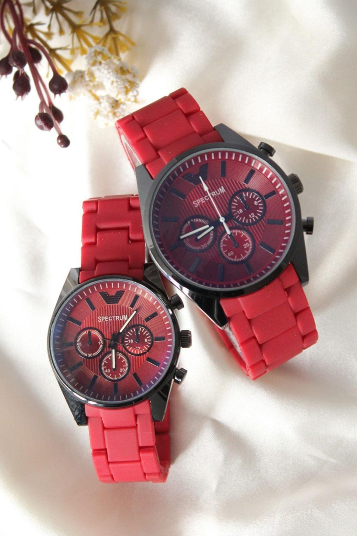 Spectrum Kırmızı Renk Silikon Kordonlu Füme Kasa Tasarımlı Sevgili Saati
