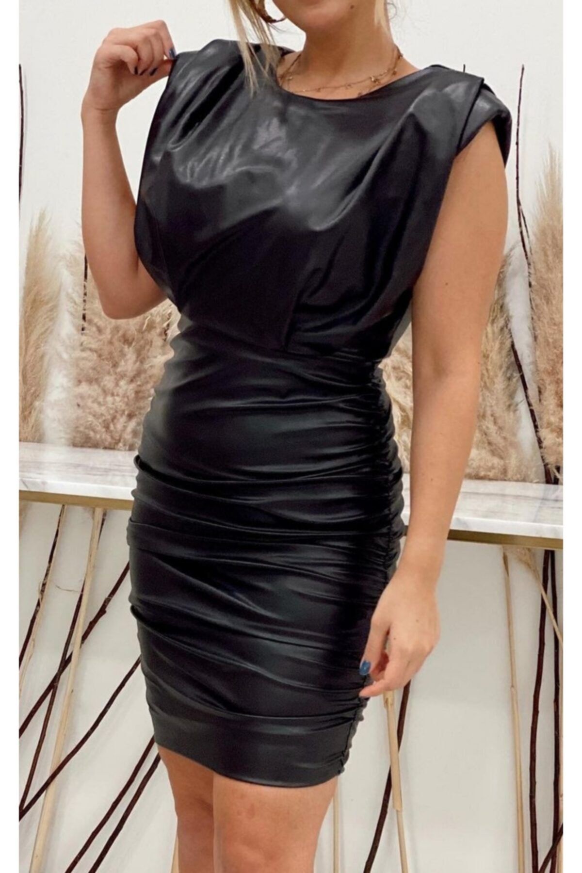 By Pınar Keskin Kadın Siyah Deri Büzgülü Elbise