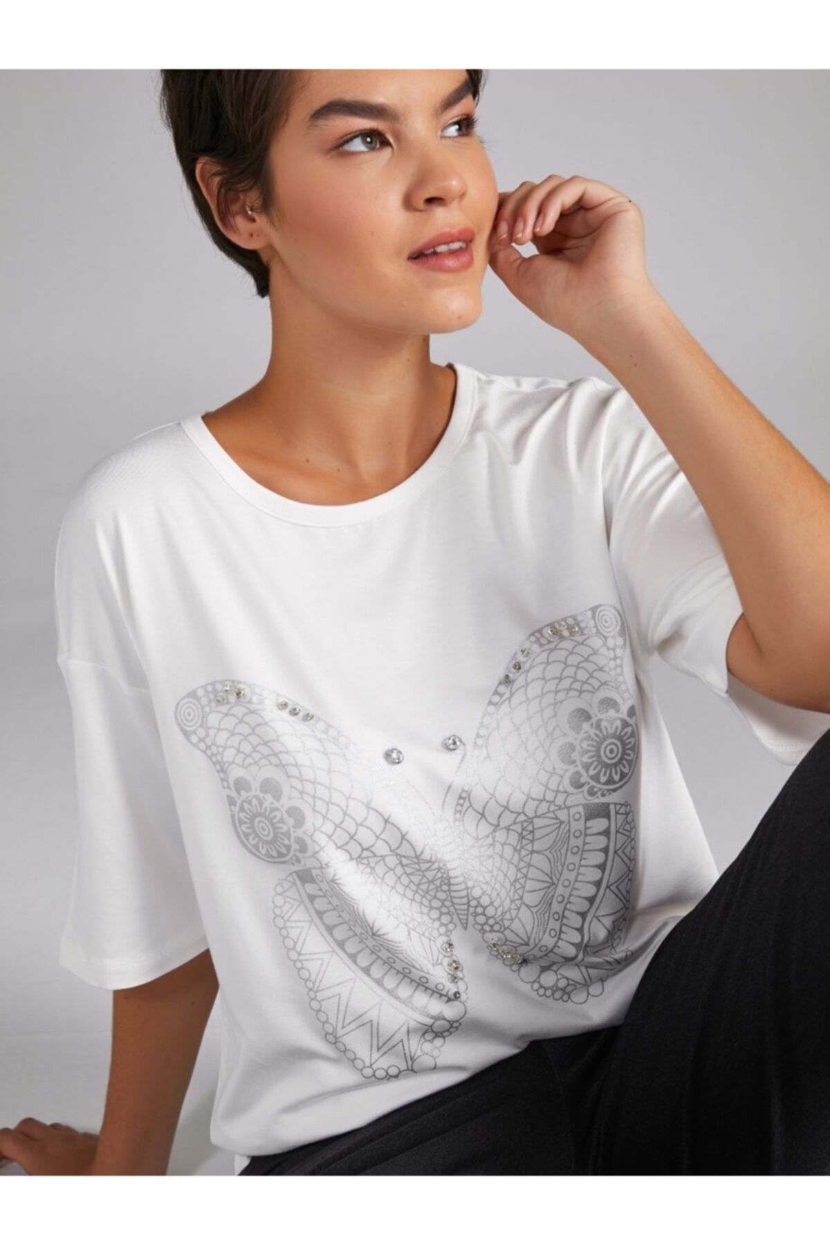 Faik Sönmez Kadın Ekru Kelebek Baskılı Taş Işlemeli T-shirt