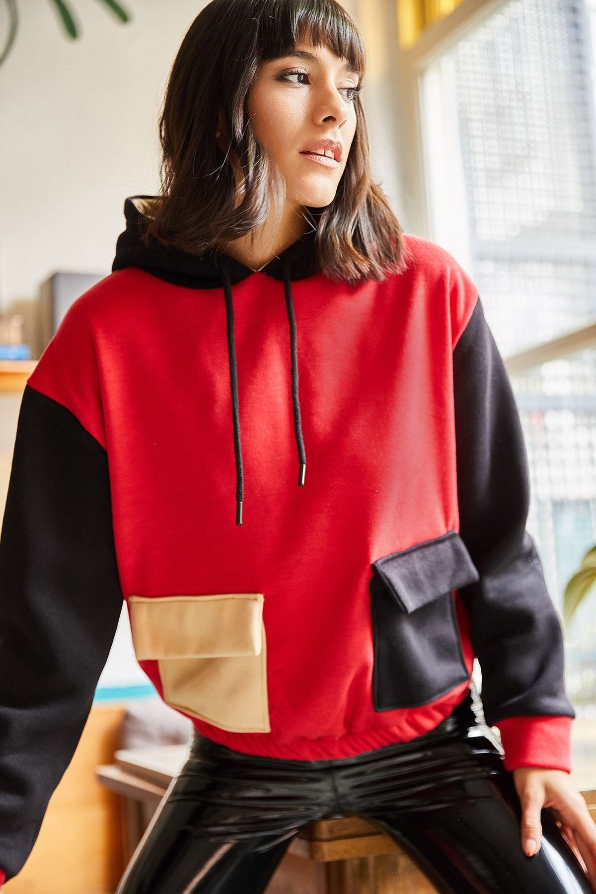 Olalook Kadın Kırmızı Siyah Renk Bloklu İçi Polarlı Sweatshirt SWT-19000327
