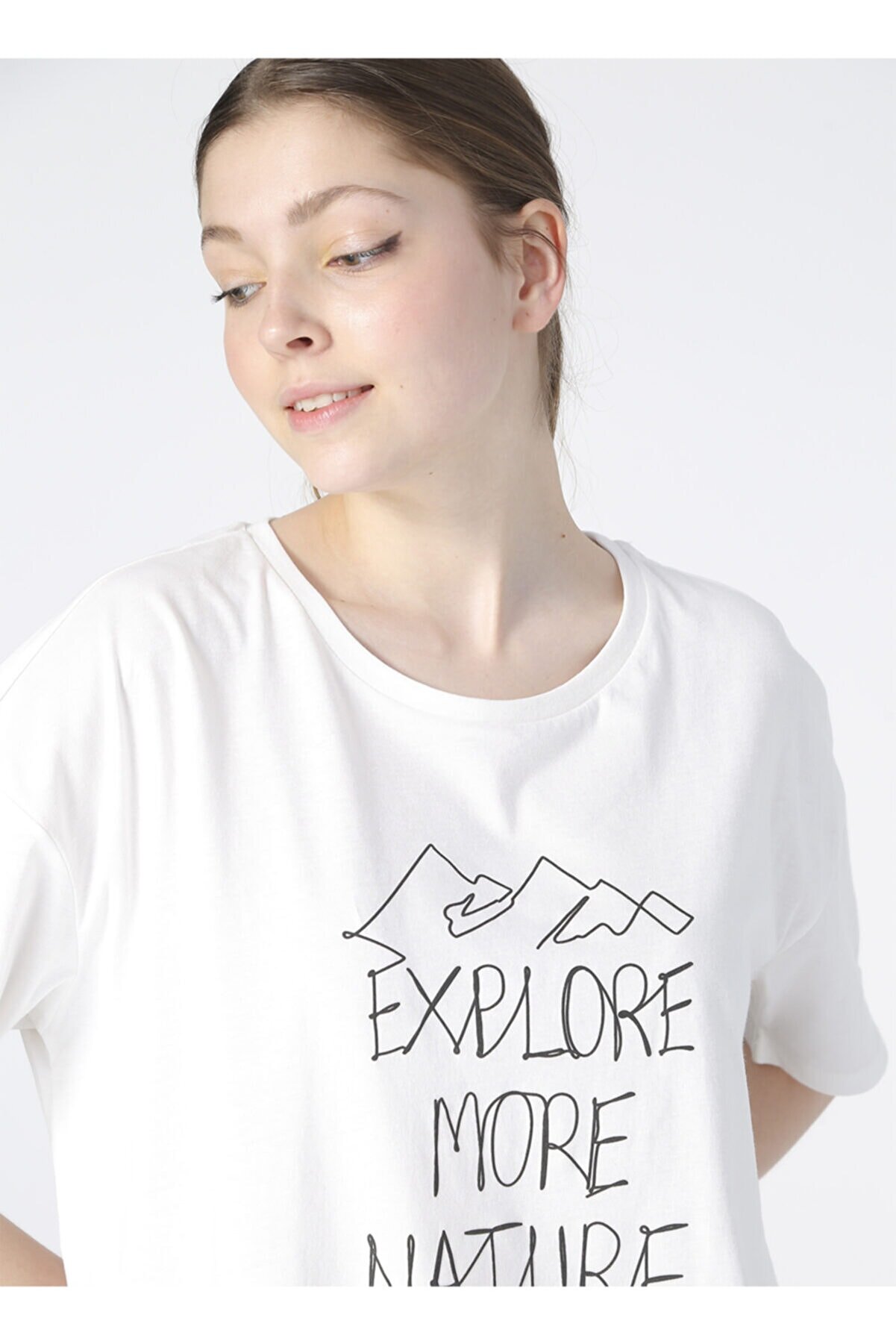 National Geographic Beyaz Baskılı Kadınt-shirt