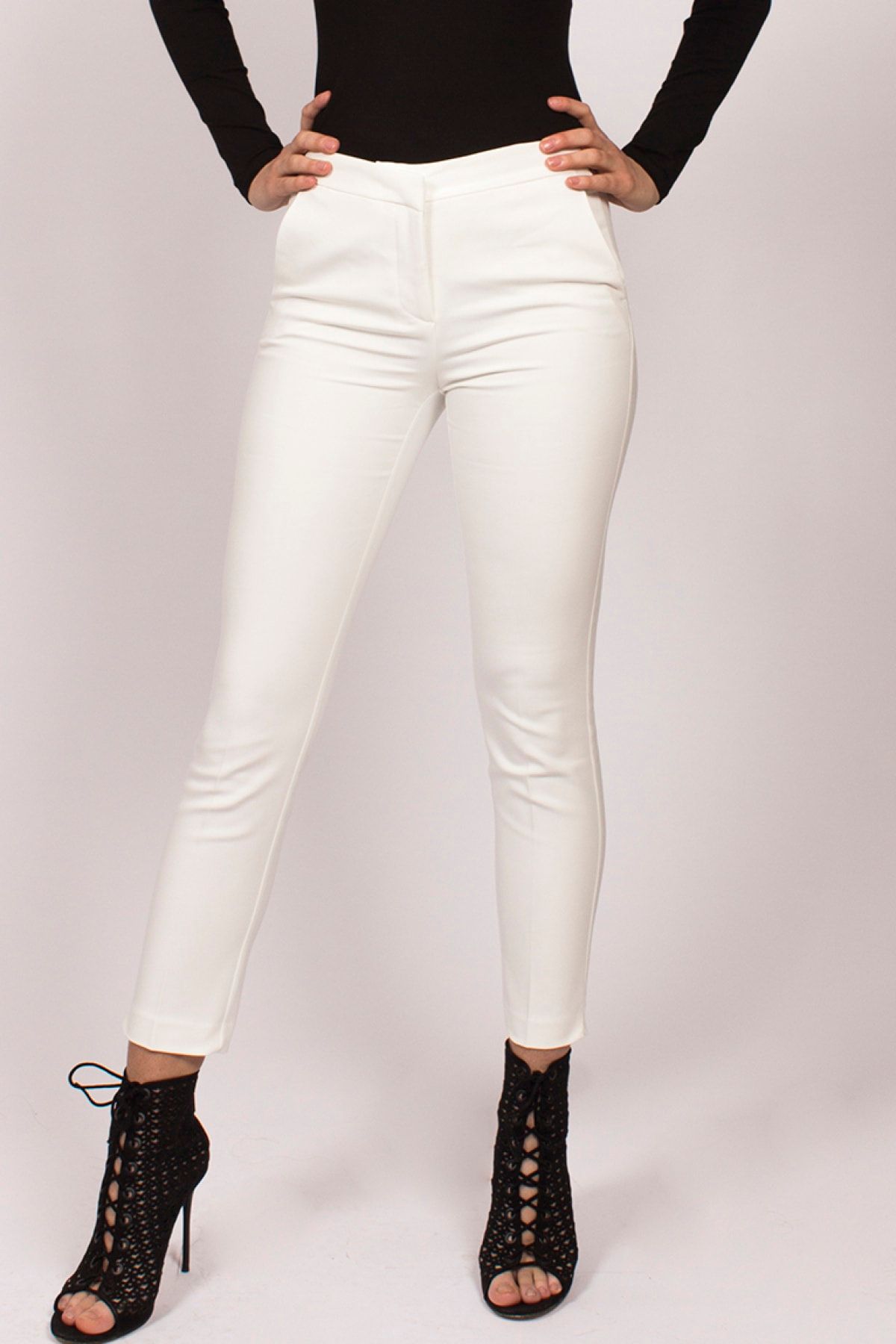 Berm Kadın Beyaz Beli Lastikli Kumaş Pantolon