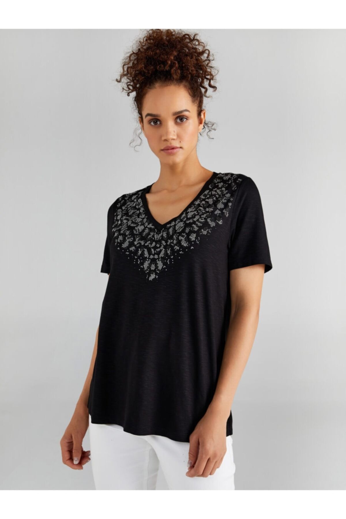 Faik Sönmez Kadın Siyah V Yakalı Taş Detaylı T-shirt