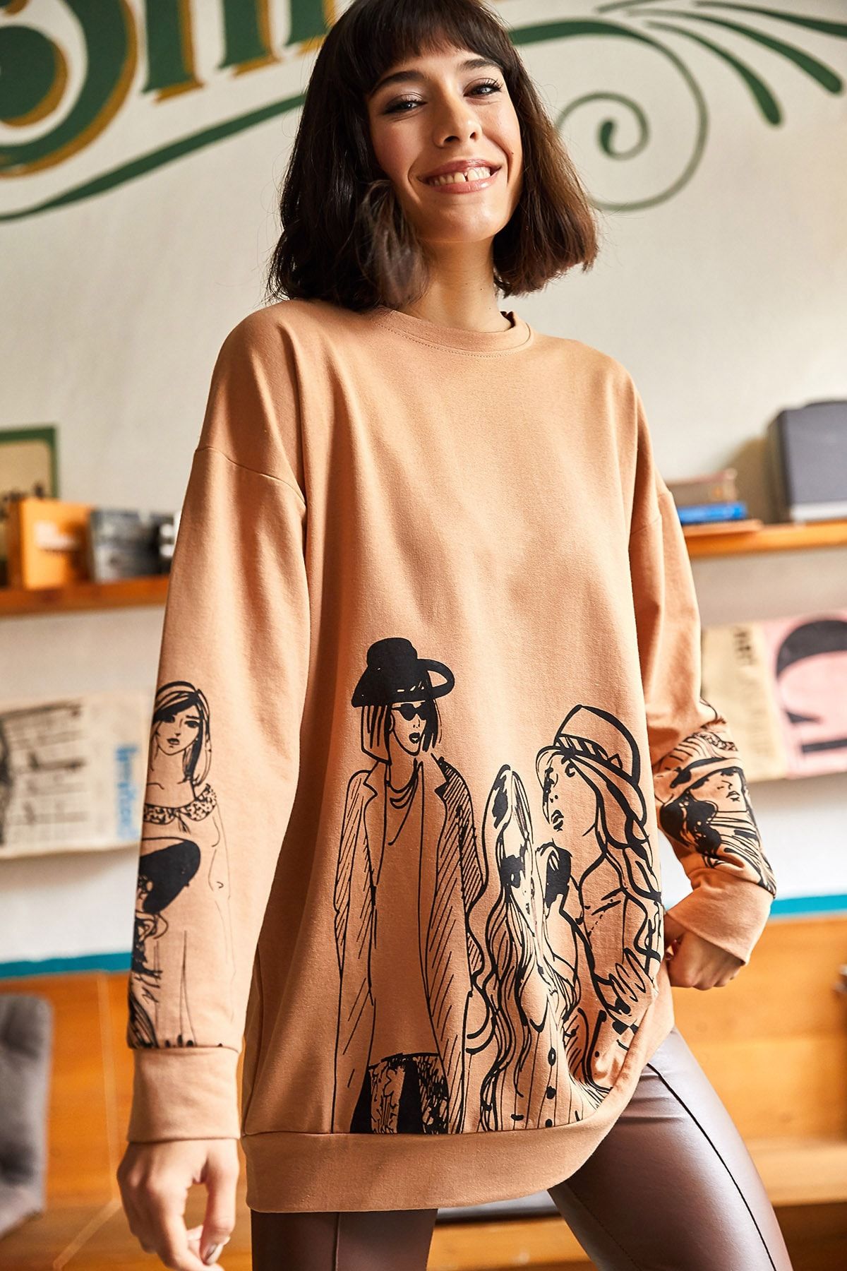 Olalook Kadın Sütlü Kahve Figürlü Oversize Sweatshirt SWT-19000452