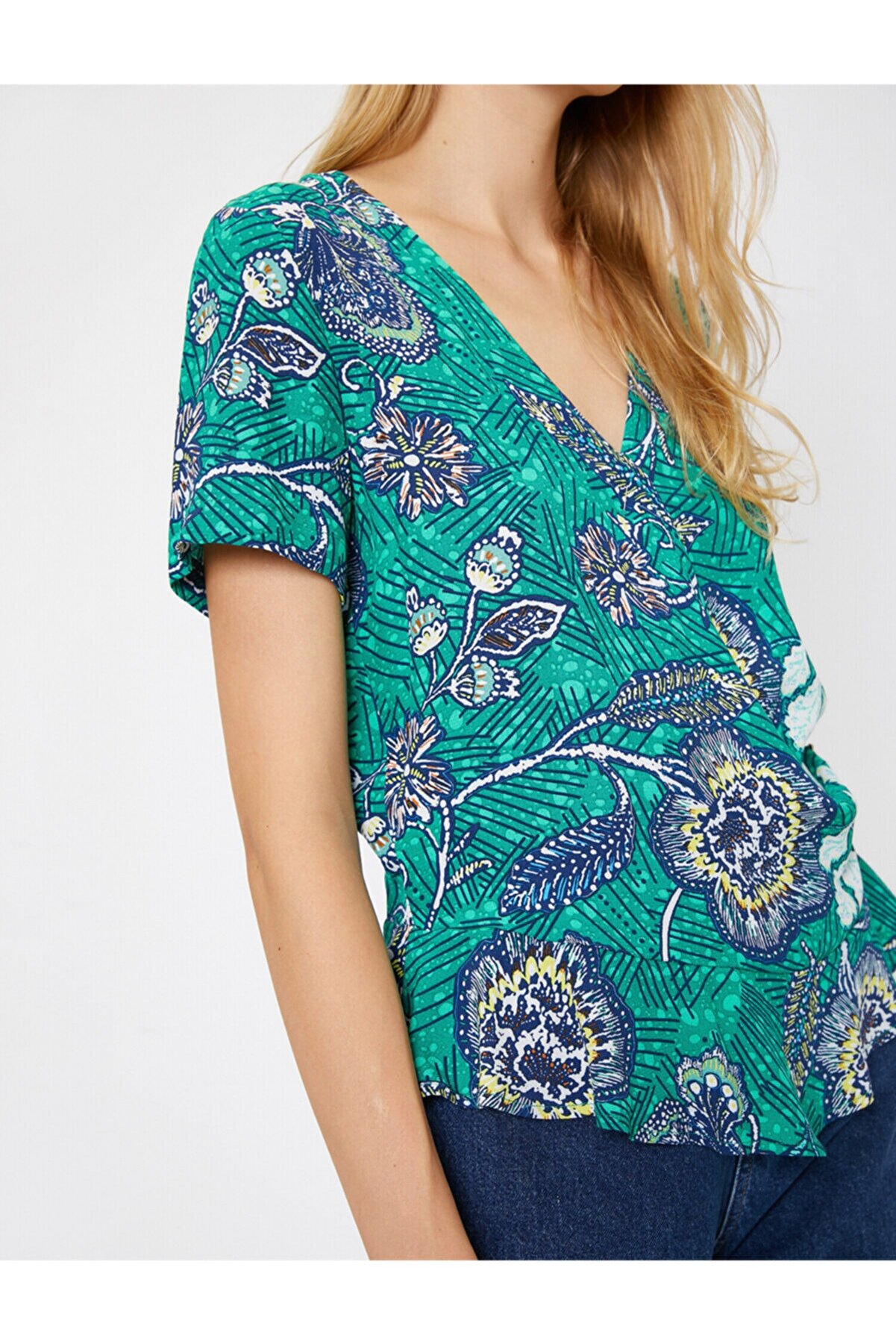 Koton Kadın Yeşil  Renkli Çiçek Desenli V Yaka Bluz 9YAK62091UW