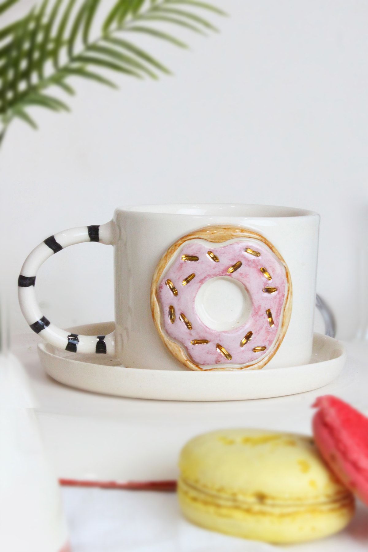 ada mia seramik Donat Figürlü 24k Altın Dekorlu Seramik Mug 170ml