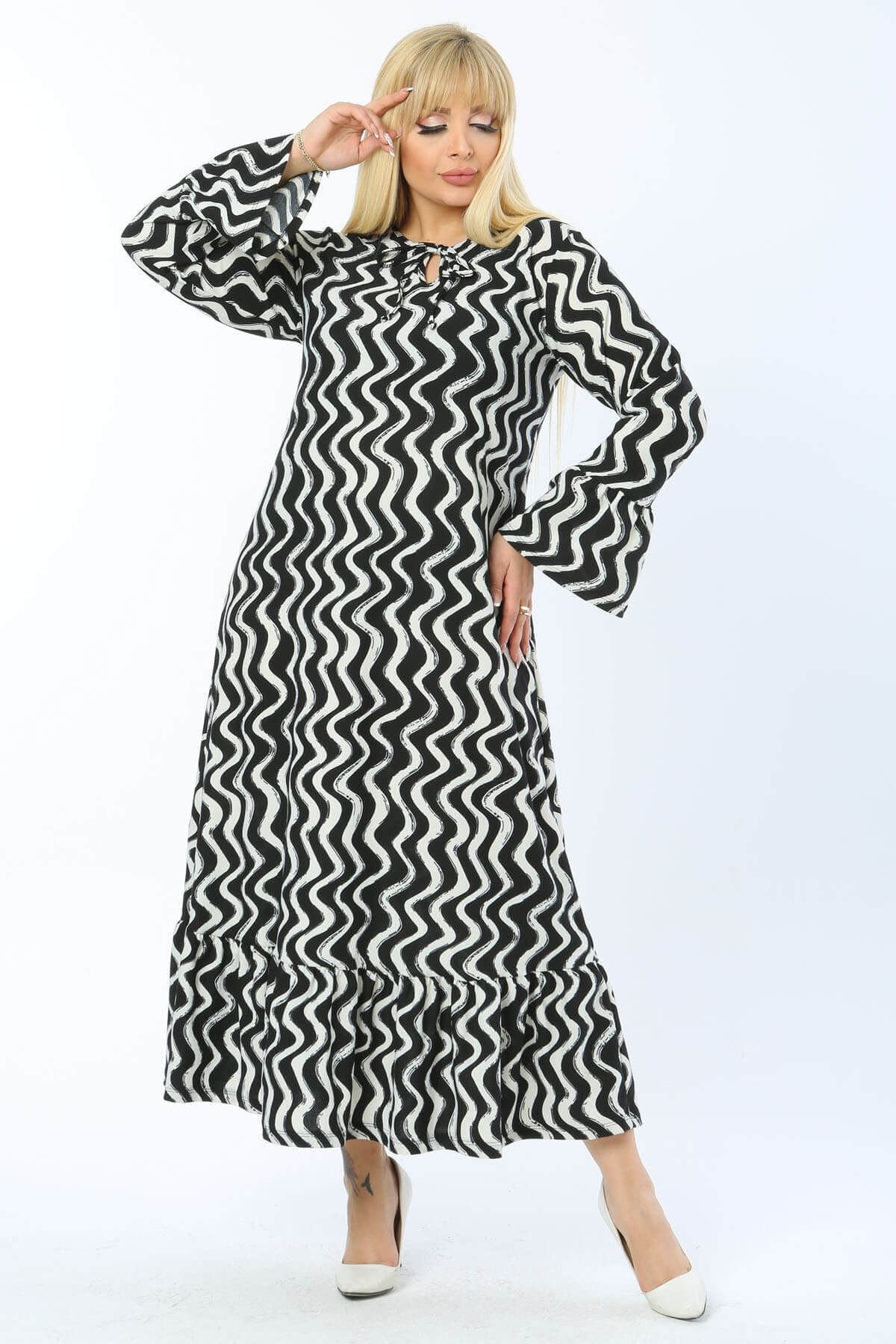 Mooi XXL Kadın Siyah Beyaz Zigzag Desenli Biye Yaka Kol Ve Etek Ucu Fırfırlı Büyük Beden Elbise