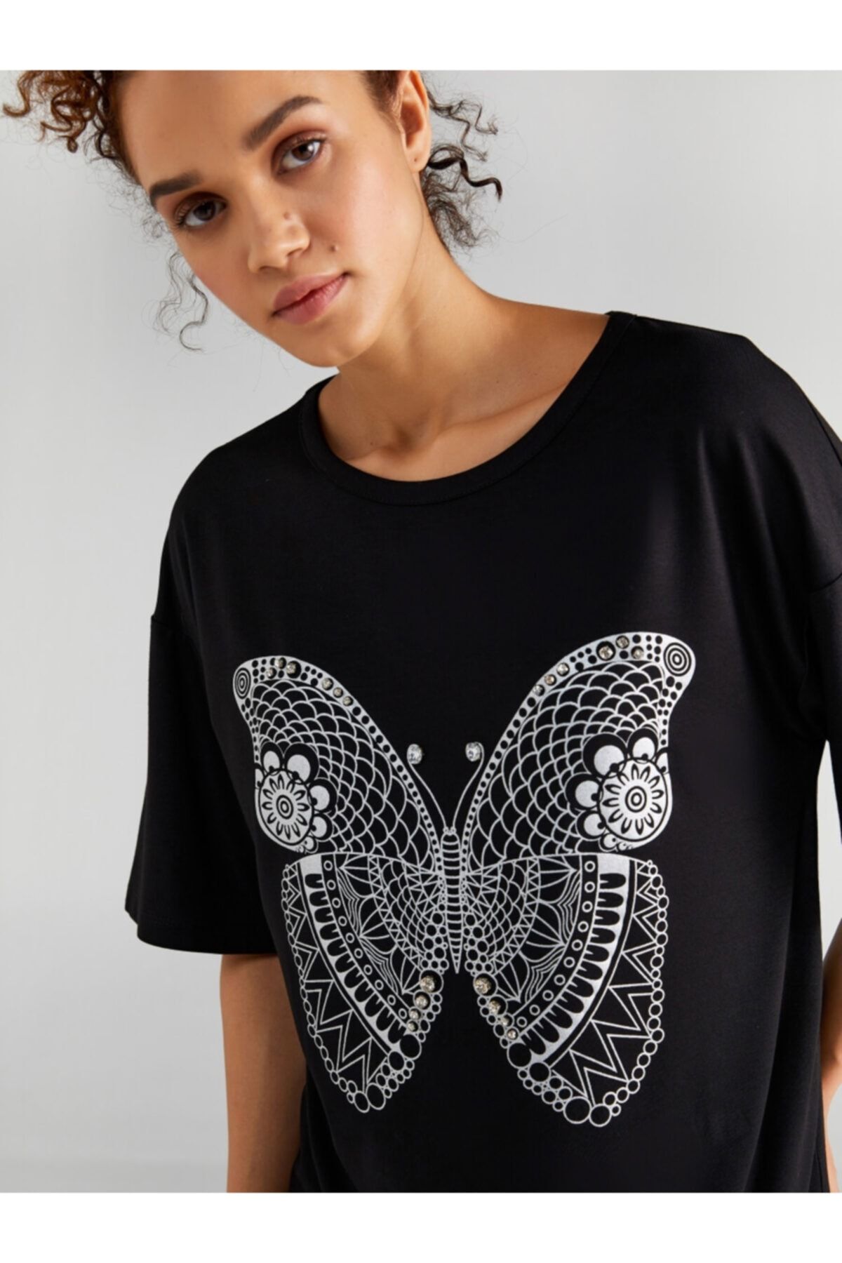 Faik Sönmez Kadın Siyah Kelebek Baskılı Taş Işlemeli T-shirt 61634