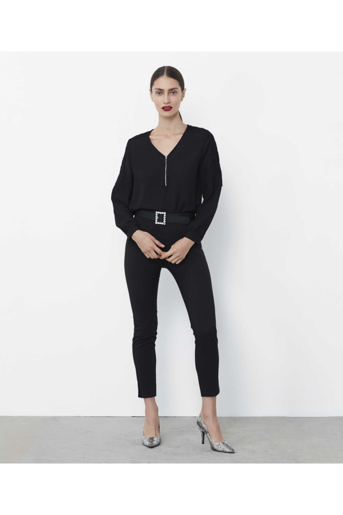 İpekyol Kadın Siyah Güpür Şeritli Bluz IW6190006181001
