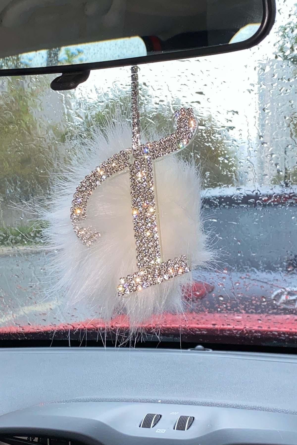 Arabasına Aşıklar Kulübü Swarovski Taşlı Beyaz Tüylü T Harfli Dikiz Ayna Aksesuarı