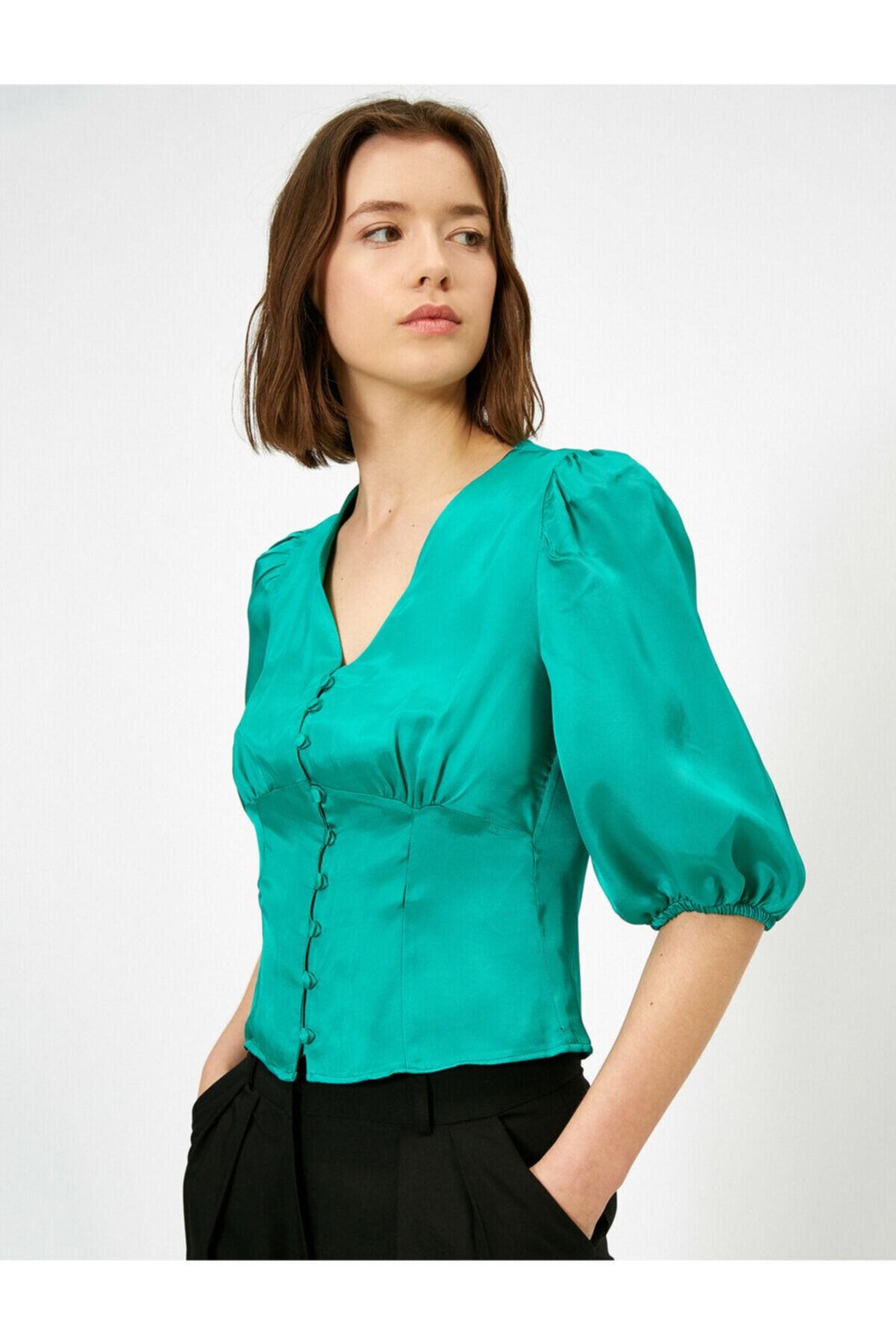 Koton Kadın Yeşil Saten Düğme Detaylı V Yaka Bluz