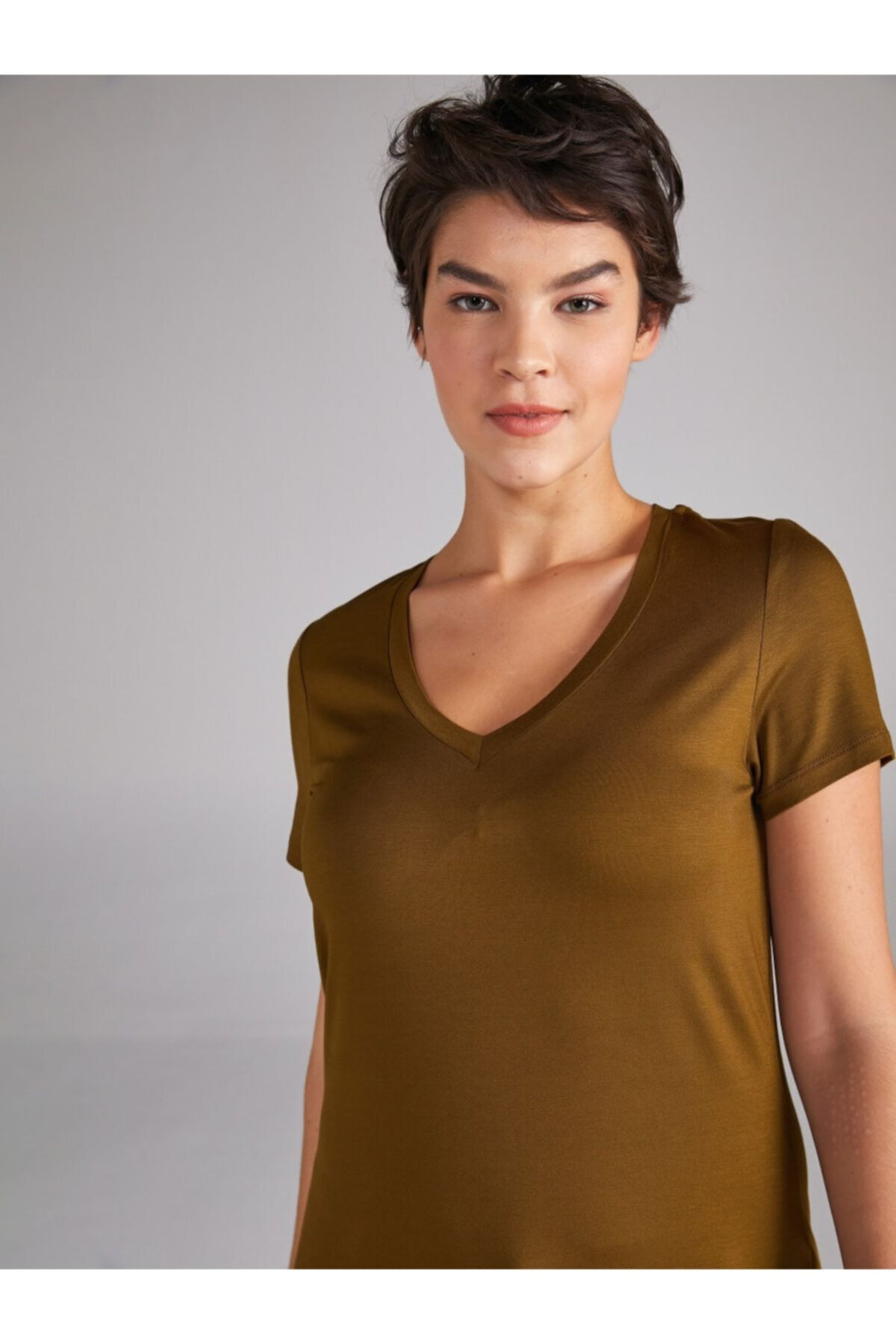 Faik Sönmez Kadın V Yaka Kısa Kol T-shirt 61027