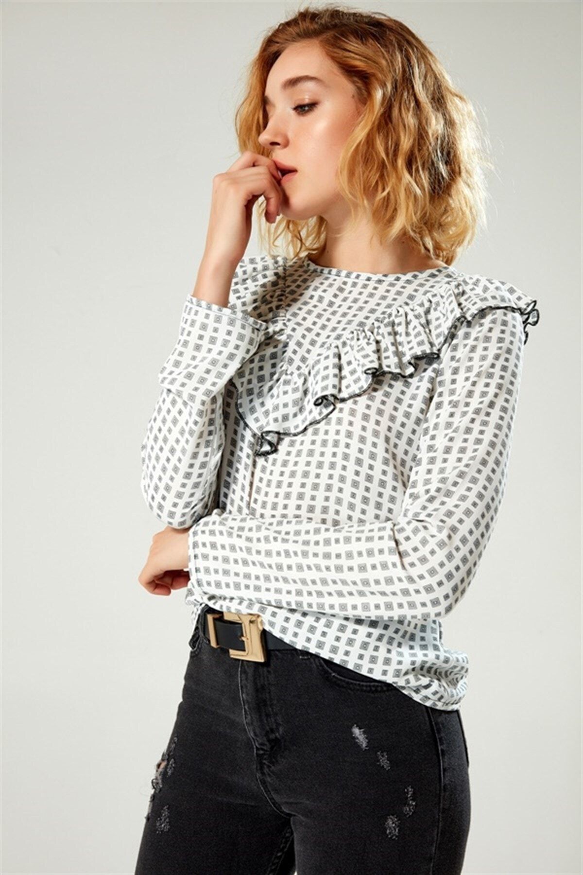 Boutiquen Kadın Beyaz Volan Detaylı Desenli Bluz 1235