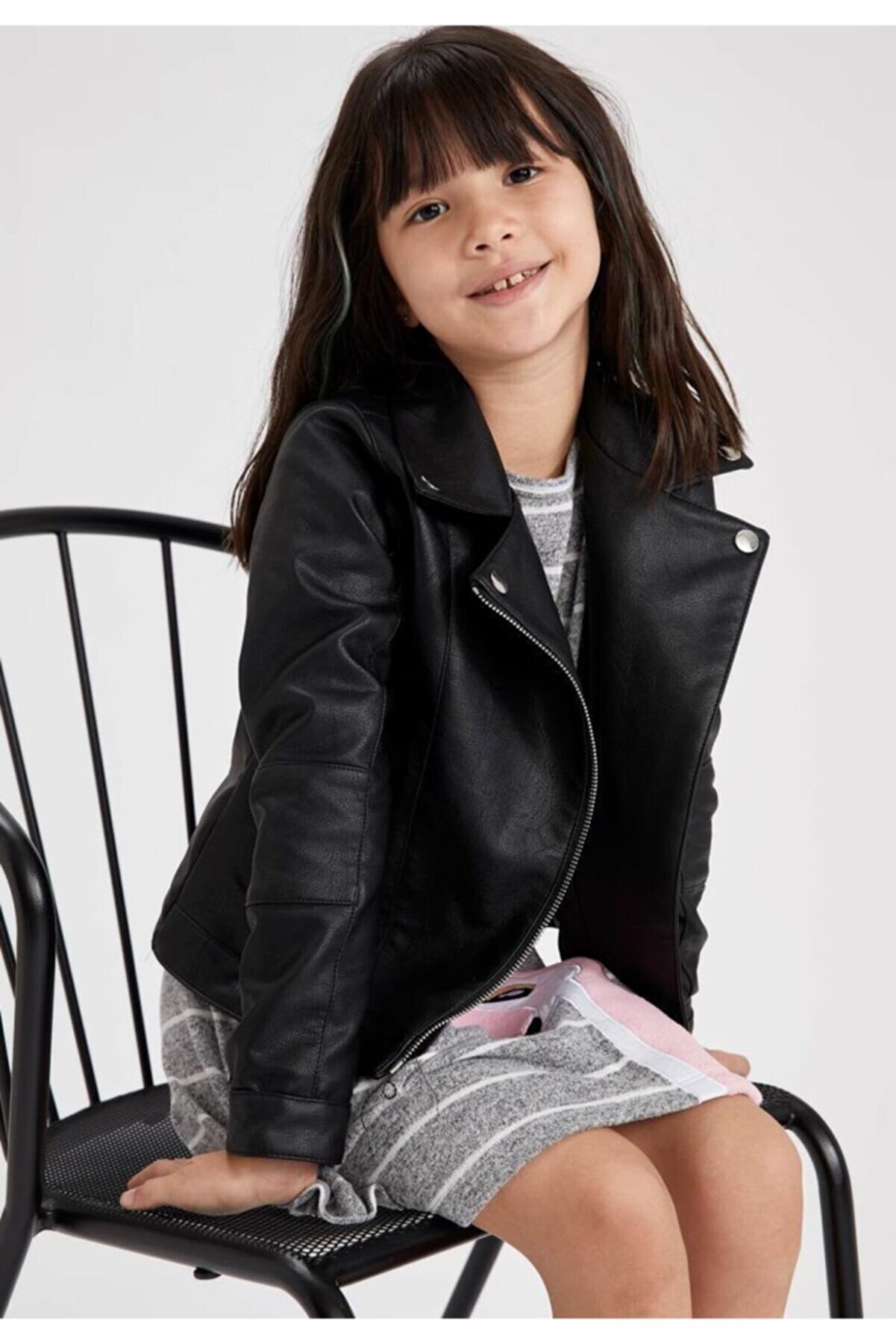 Defacto Kız Çocuk Yılbaşı Temalı Çapraz Kapamalı Suni Deri Ceket