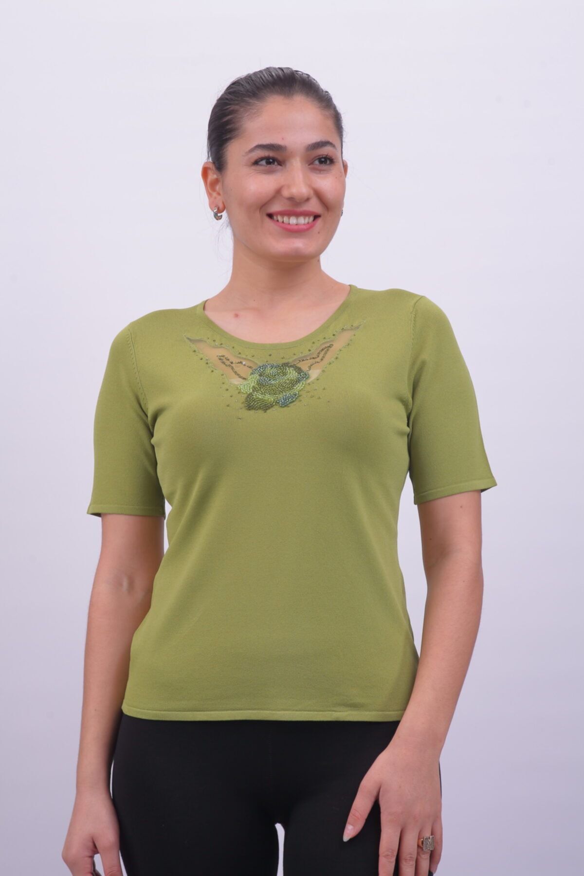 Sude Kadın Ithal Boncuk Işlemeli El Işi Kısa Kol Yeşil Triko Bluz 6135